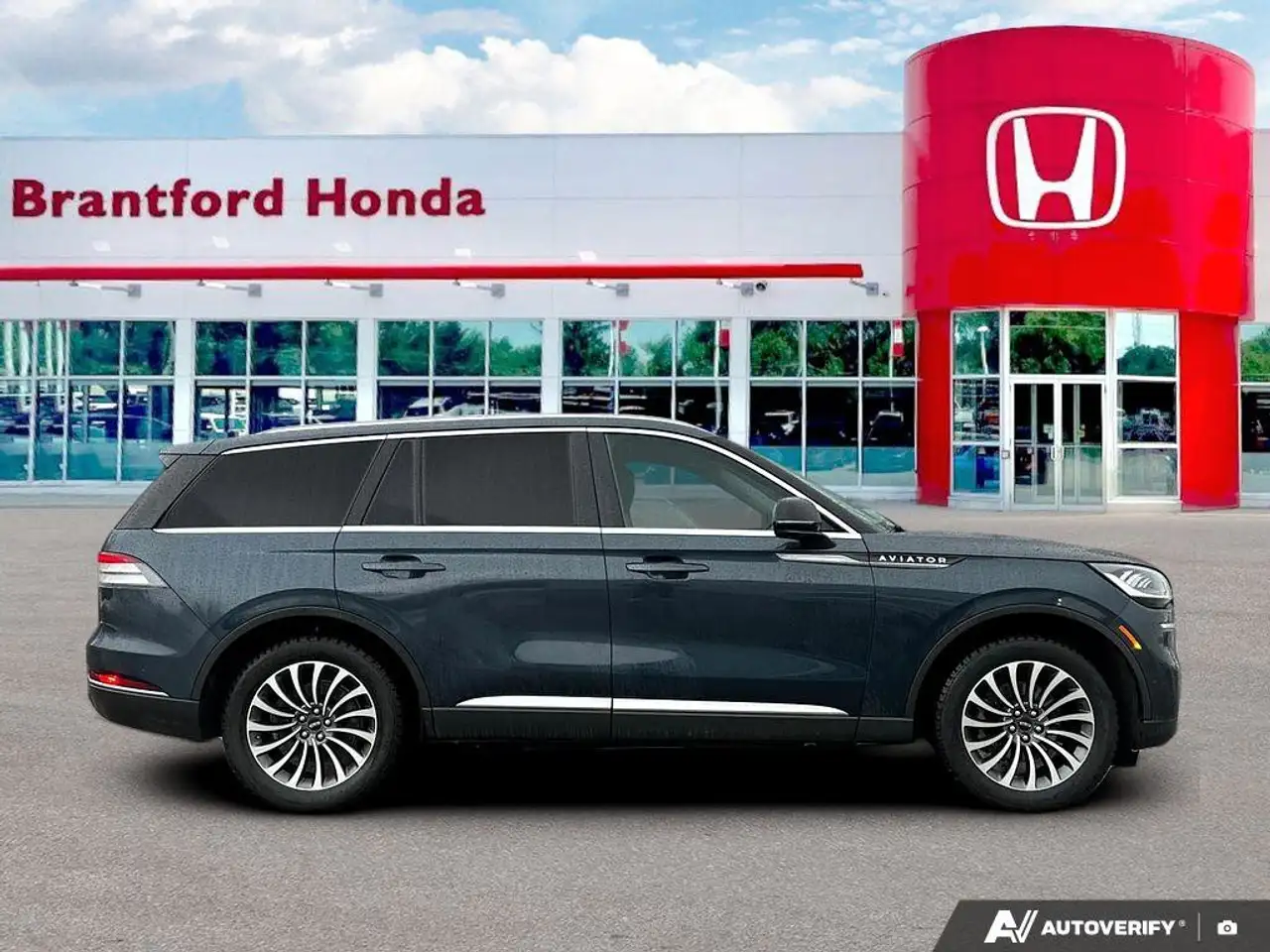 Lincoln Aviator снимка Lincoln Aviator
