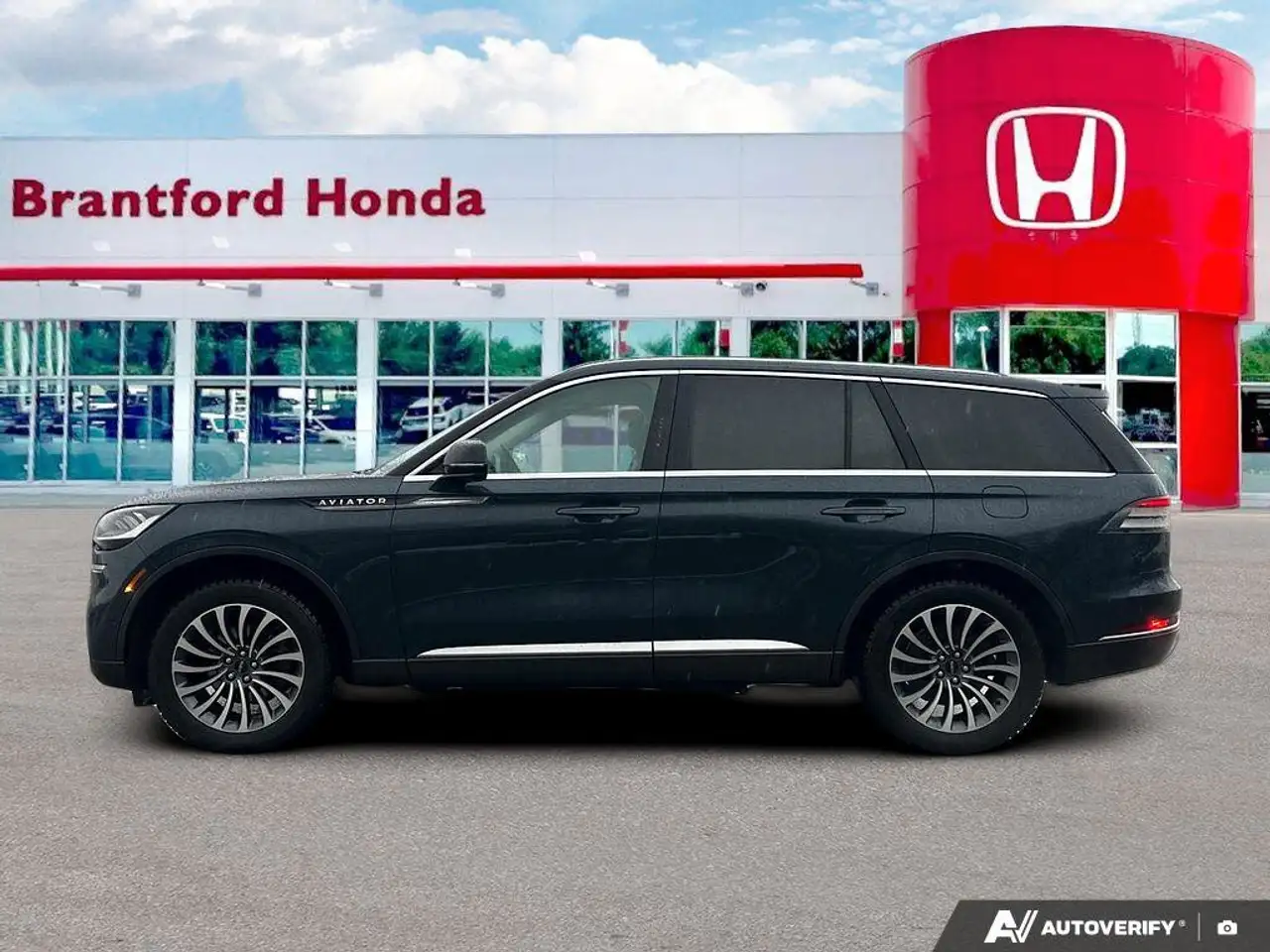 Lincoln Aviator снимка Lincoln Aviator