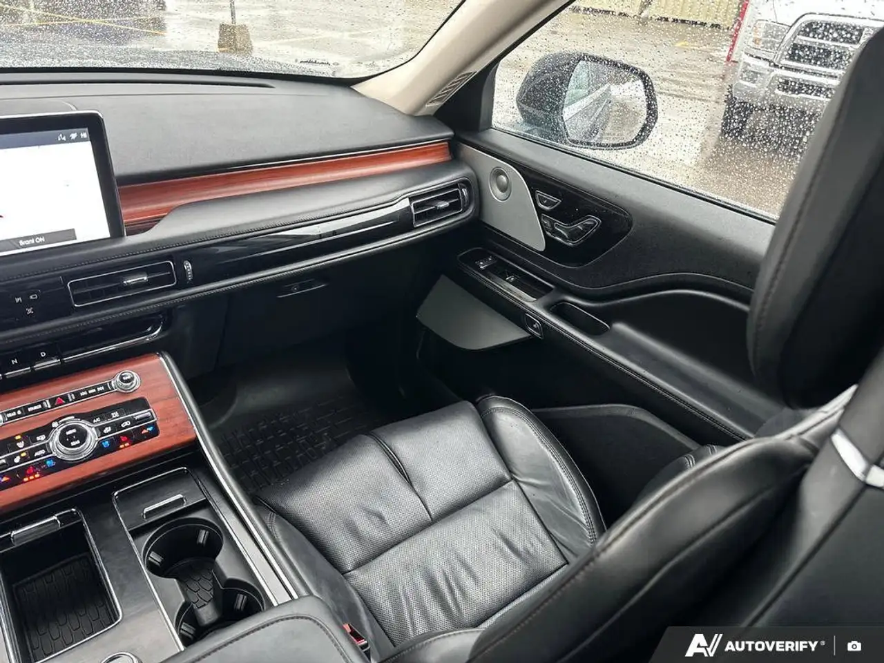 Lincoln Aviator снимка Lincoln Aviator