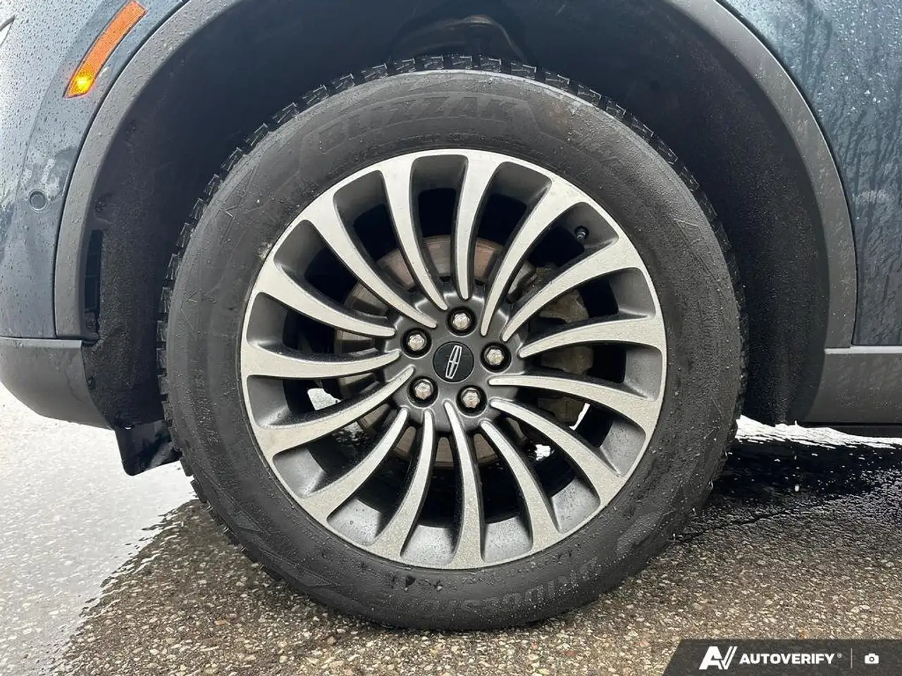 Lincoln Aviator снимка Lincoln Aviator