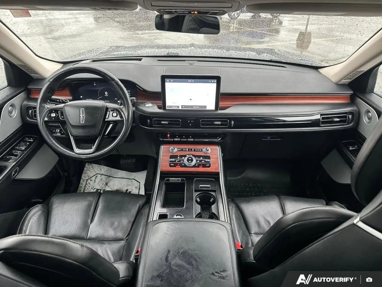 Lincoln Aviator снимка Lincoln Aviator