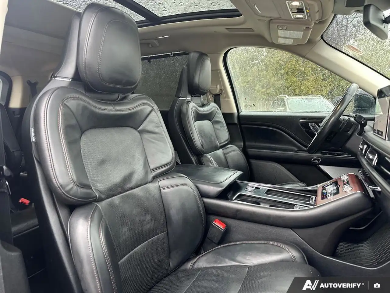Lincoln Aviator снимка Lincoln Aviator