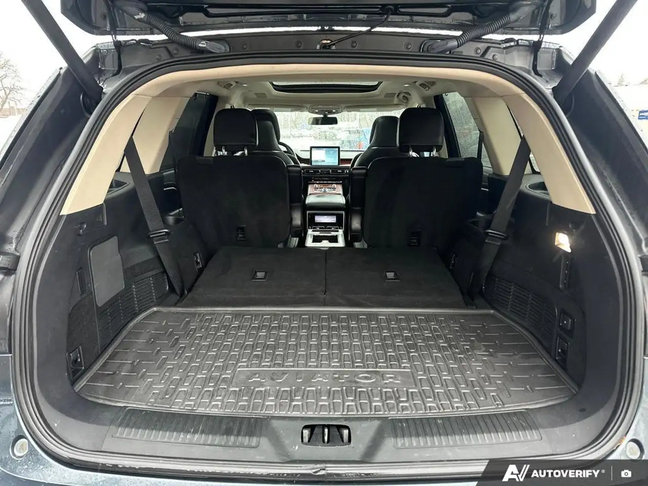 Lincoln Aviator снимка Lincoln Aviator