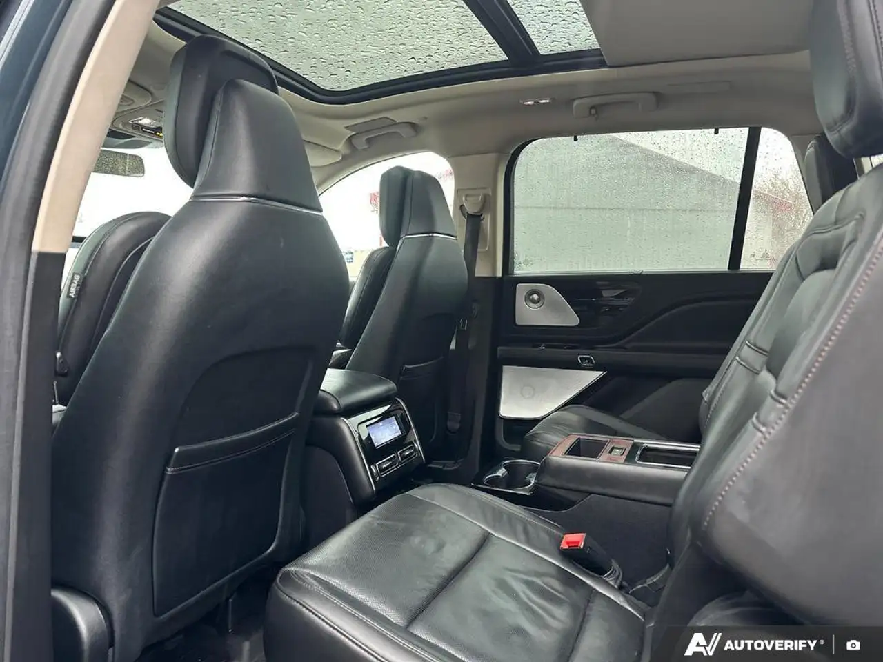 Lincoln Aviator снимка Lincoln Aviator