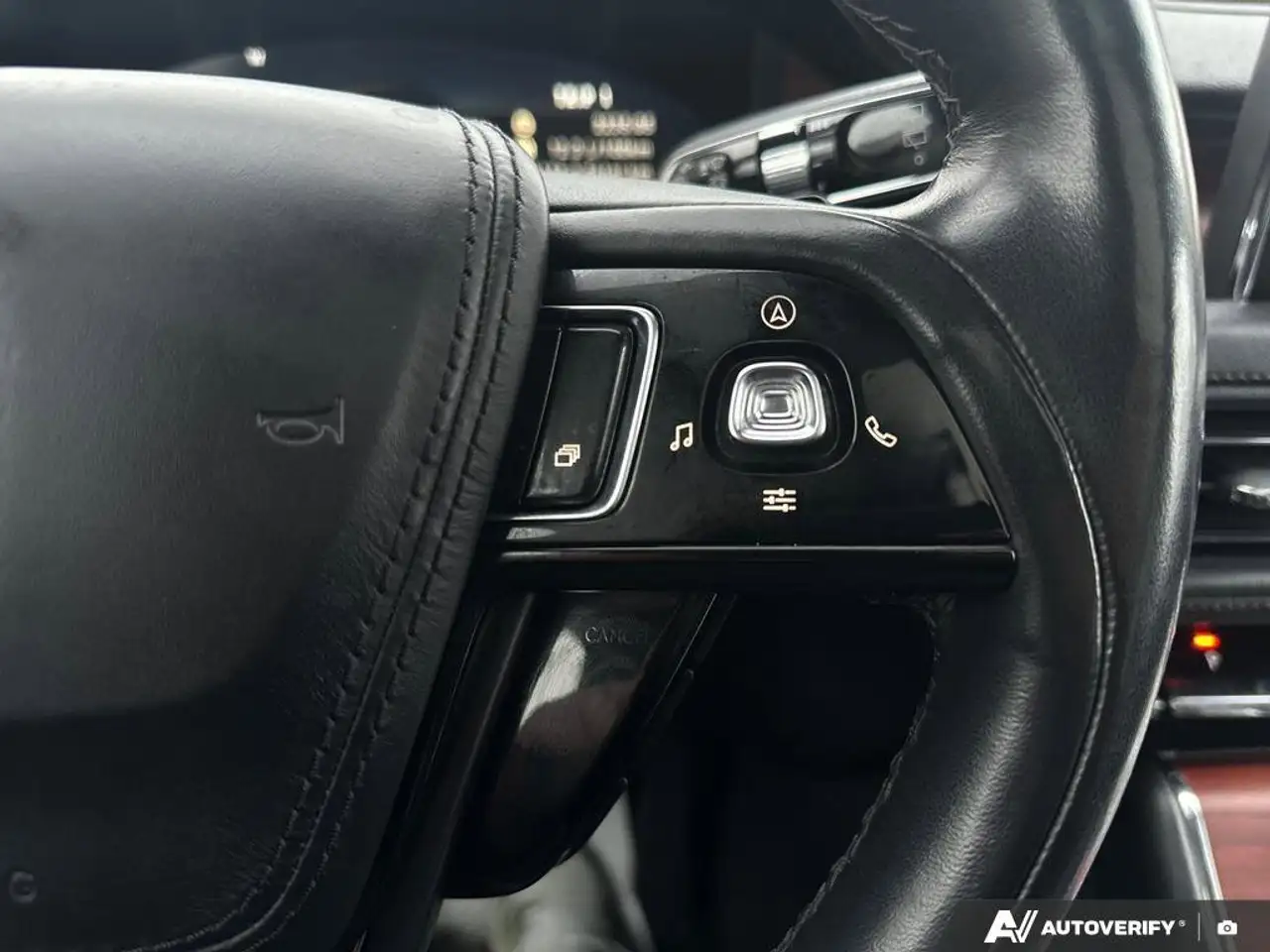 Lincoln Aviator снимка Lincoln Aviator