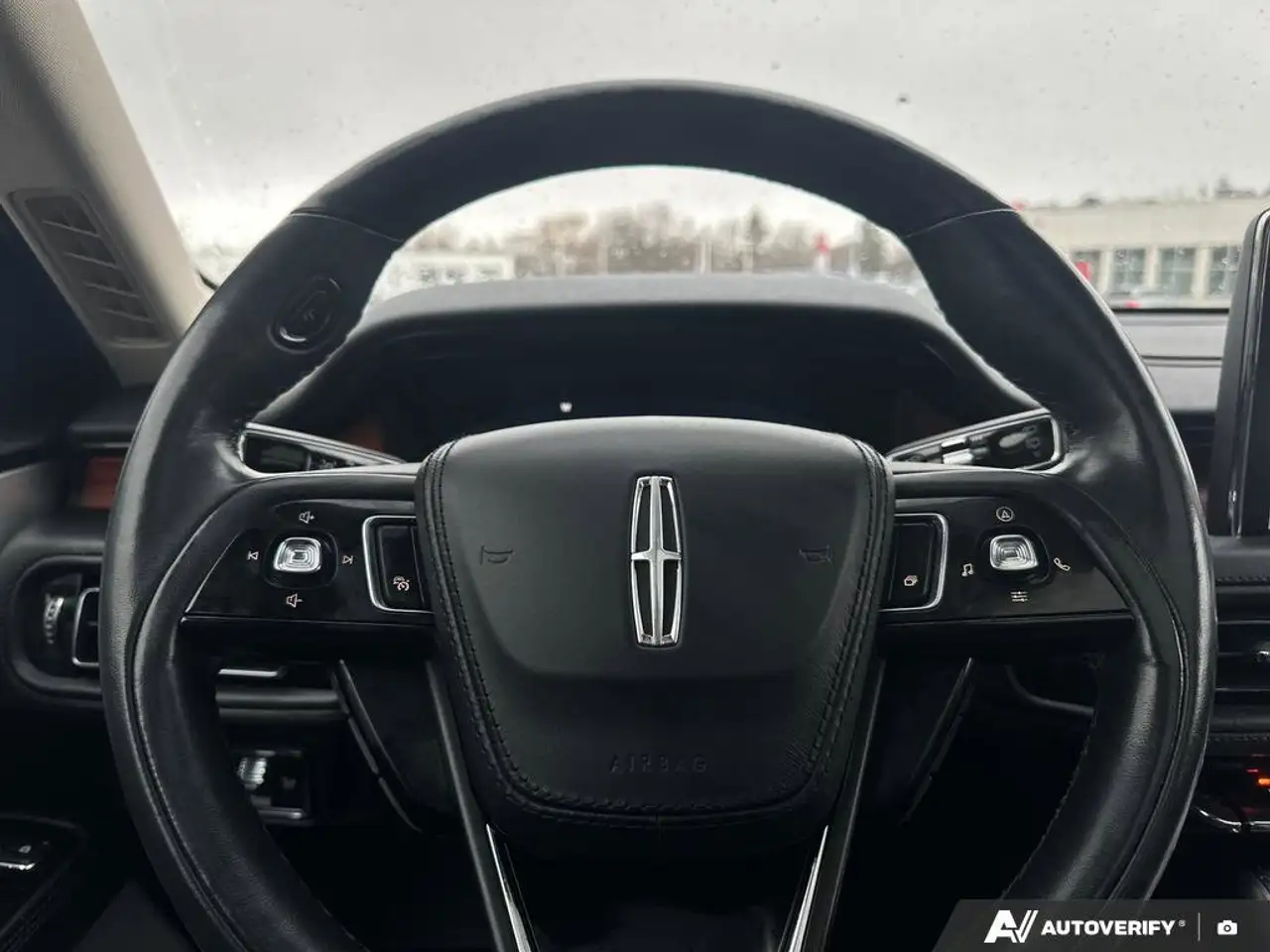Lincoln Aviator снимка Lincoln Aviator