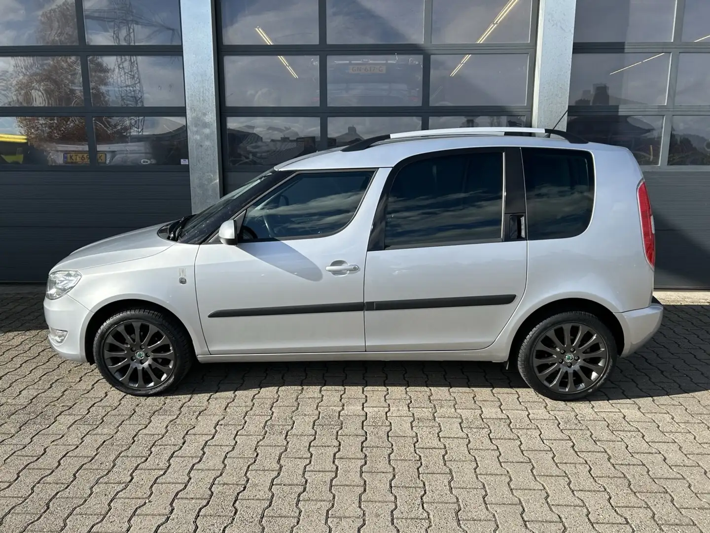 Skoda Roomster 1.2 TSI 86pk Style Grijs - 2