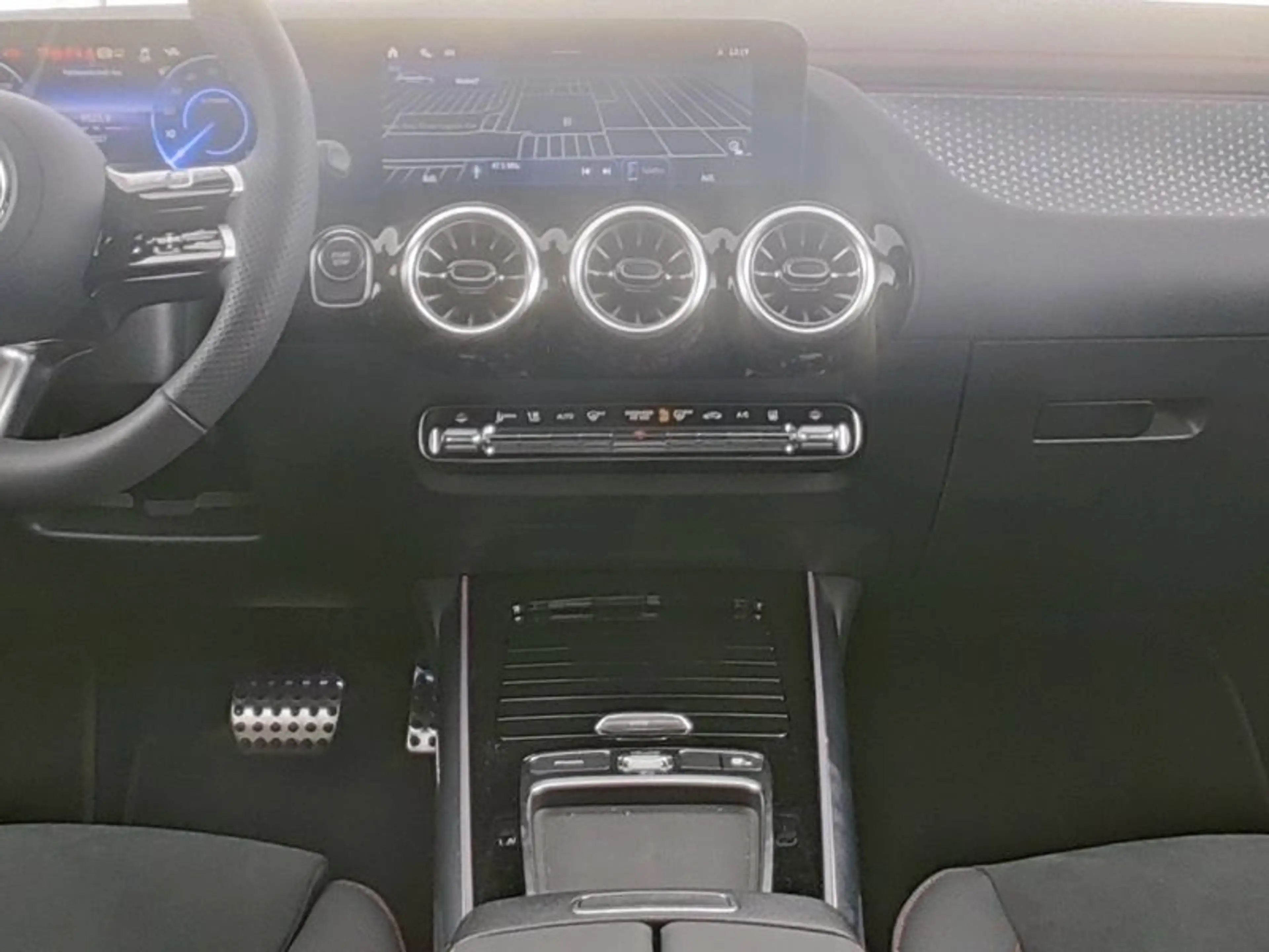 Mercedes-Benz EQA 250 + AMG KAMERA SPUR STANDH PDC SHZ — photo 6