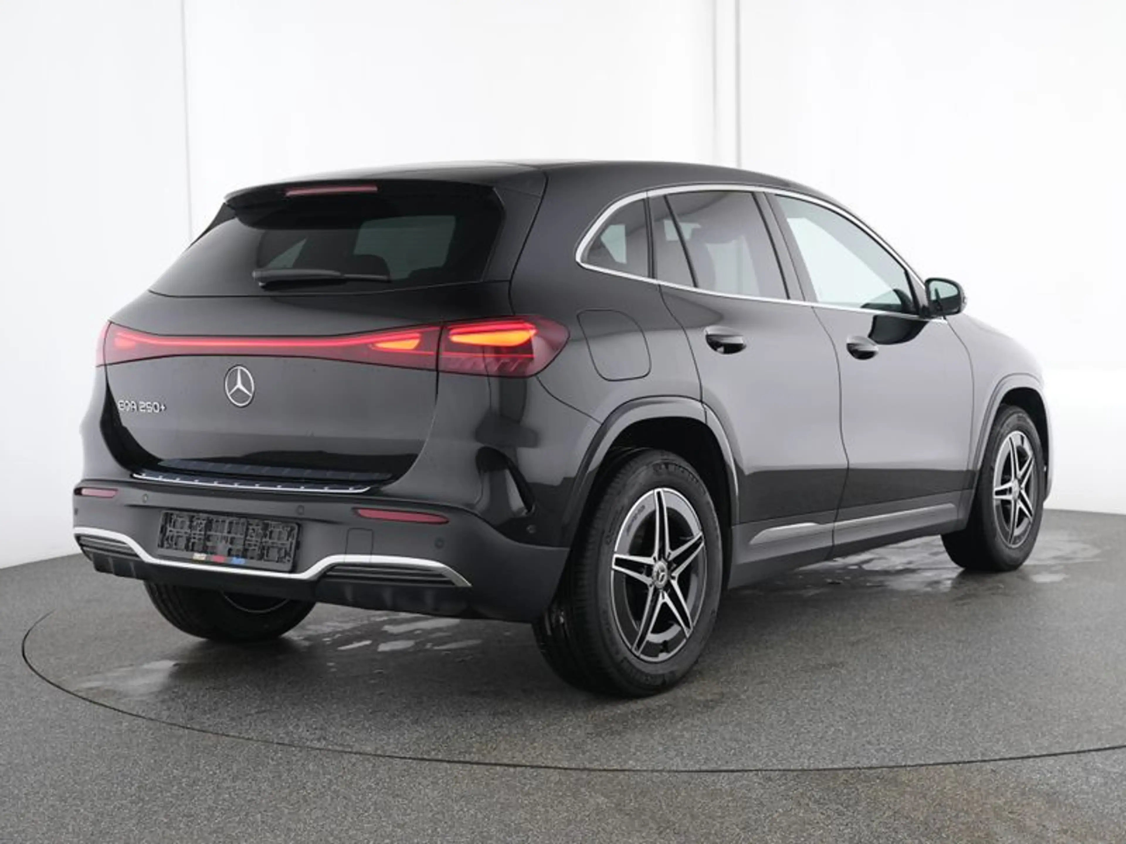 Mercedes-Benz EQA 250 + AMG KAMERA SPUR STANDH PDC SHZ — photo 4