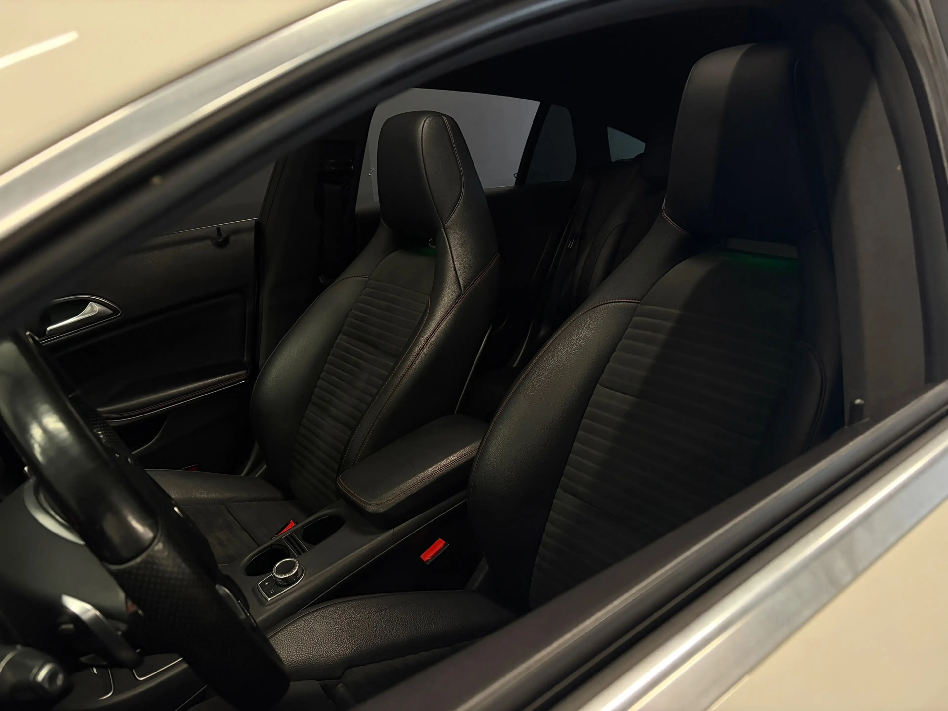 Mercedes-Benz CLA 200 Shooting Brake Ambition Pano Amg Stoelverwarming — photo 2