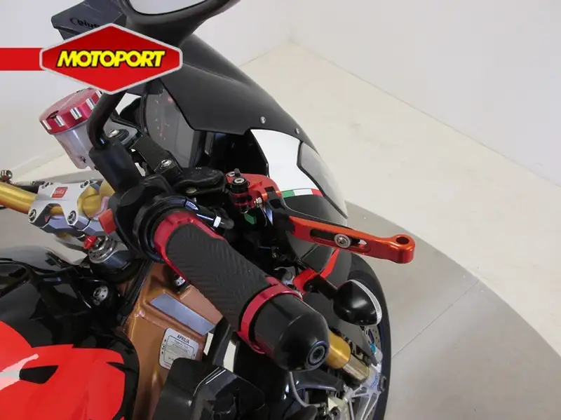 Aprilia Tuono - foto 8