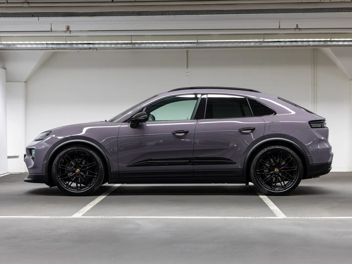 Porsche Macan 4 Violet - 2