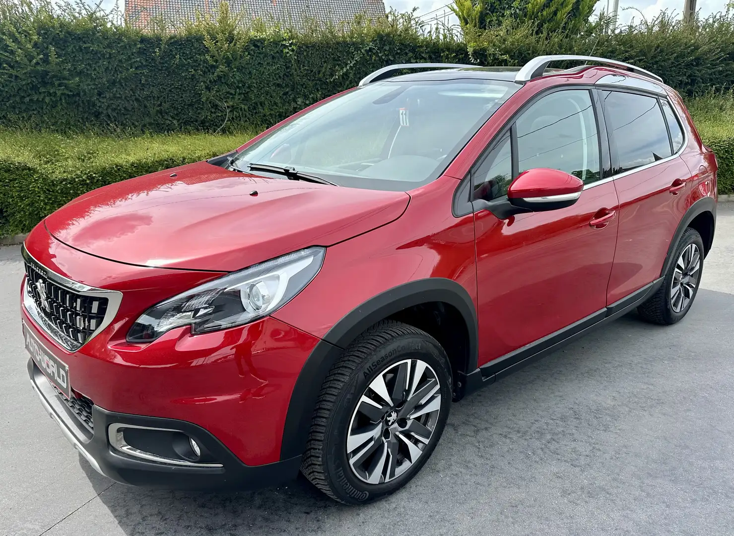 Peugeot 2008 1.2 essence Allure euro 6D Rouge - 1