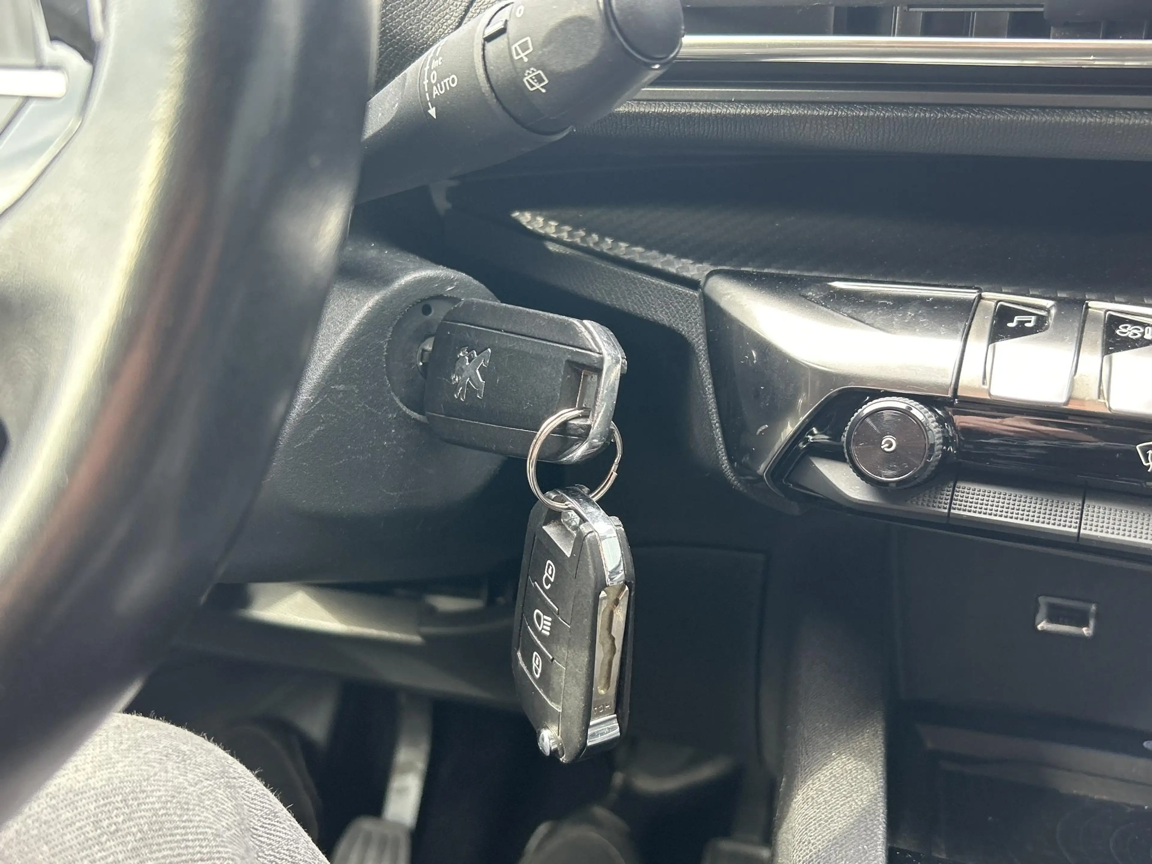 Peugeot 3008 1.2 PureTech Blue Lease Executive | Cruise | Clima — photo 13