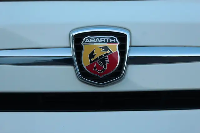 Abarth 595 Custom Sport/XENON/LEDER/PDC/8-FACH ALU/1.HD