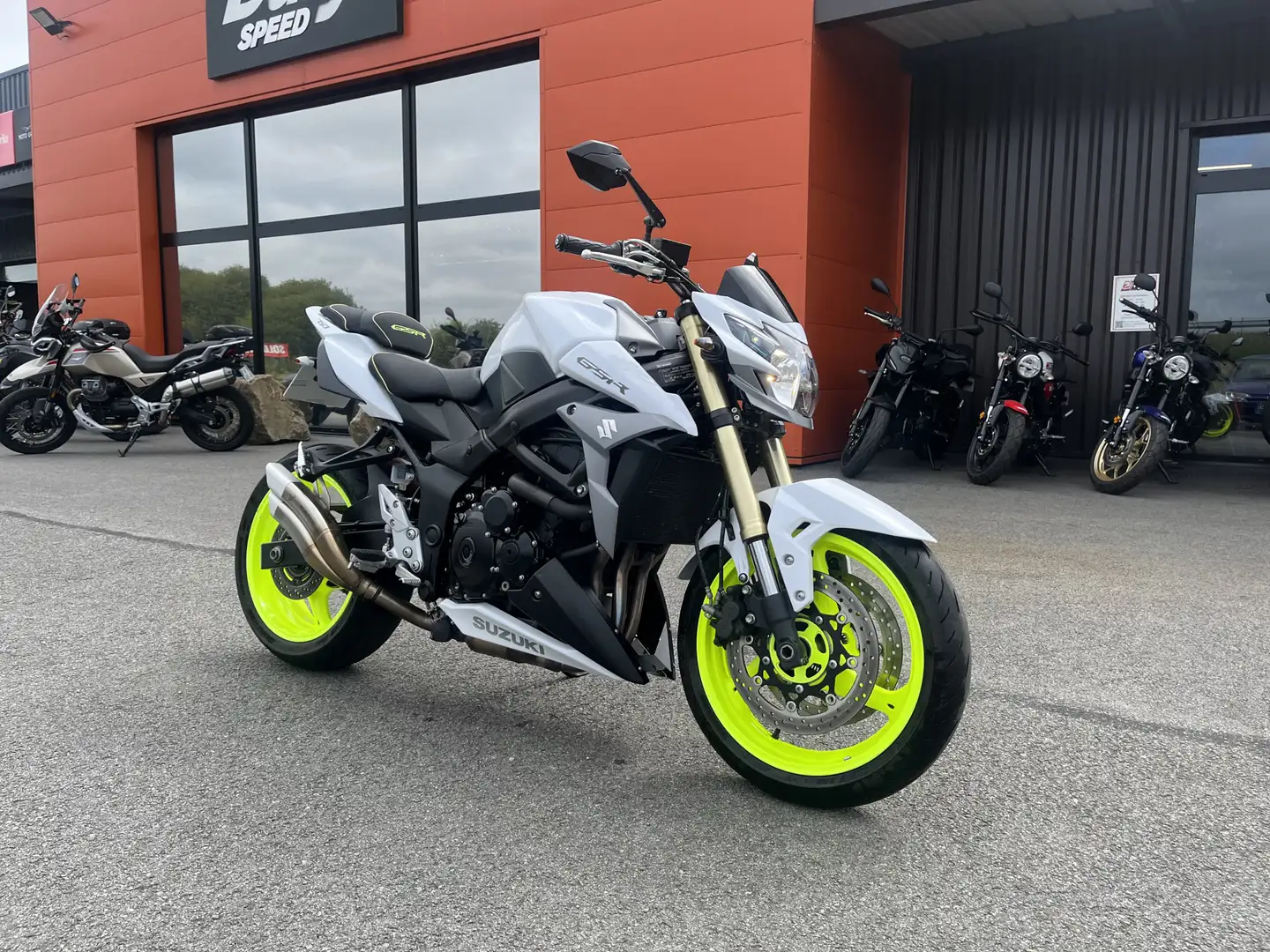 Suzuki GSR 750 Blanc - 1
