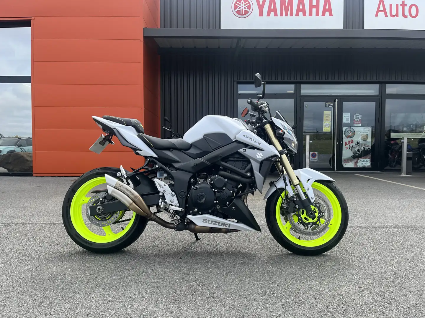 Suzuki GSR 750 Blanc - 2