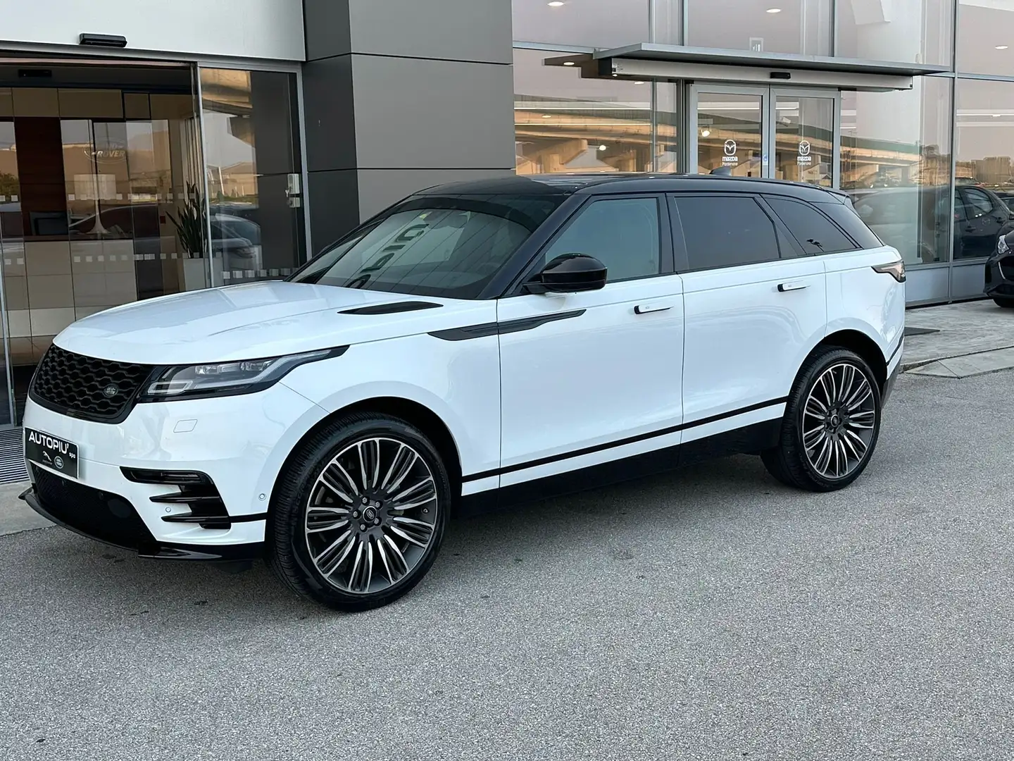 Land Rover Range Rover Velar 2.0 si4 R-Dynamic SE 250cv auto Weiß - 1