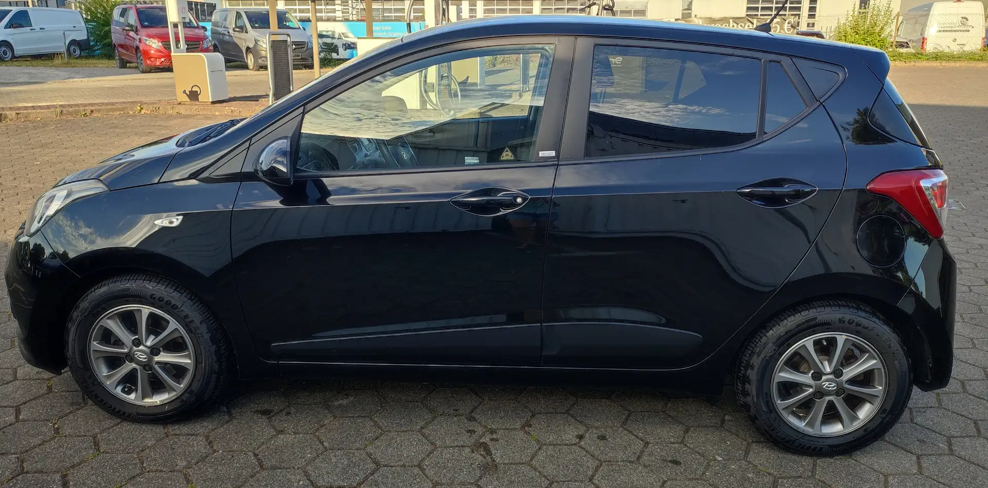 Hyundai i10 i10 1.2 Passion Schwarz - 2