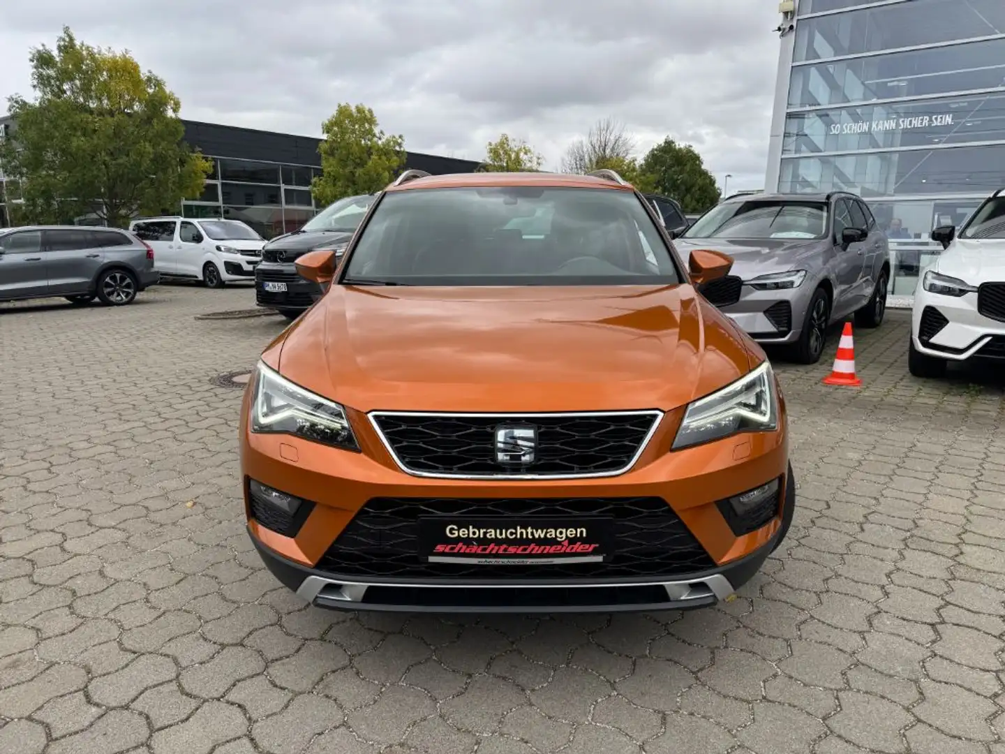SEAT Ateca 1.4 TSI DSG XCELLENCE+Navi+AHK+Kamera+ Orange - 2
