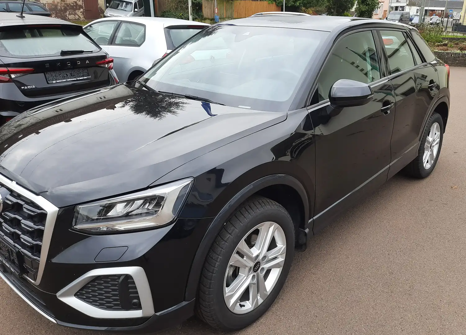 Audi Q2 35 TFSI advanced Schwarz - 2