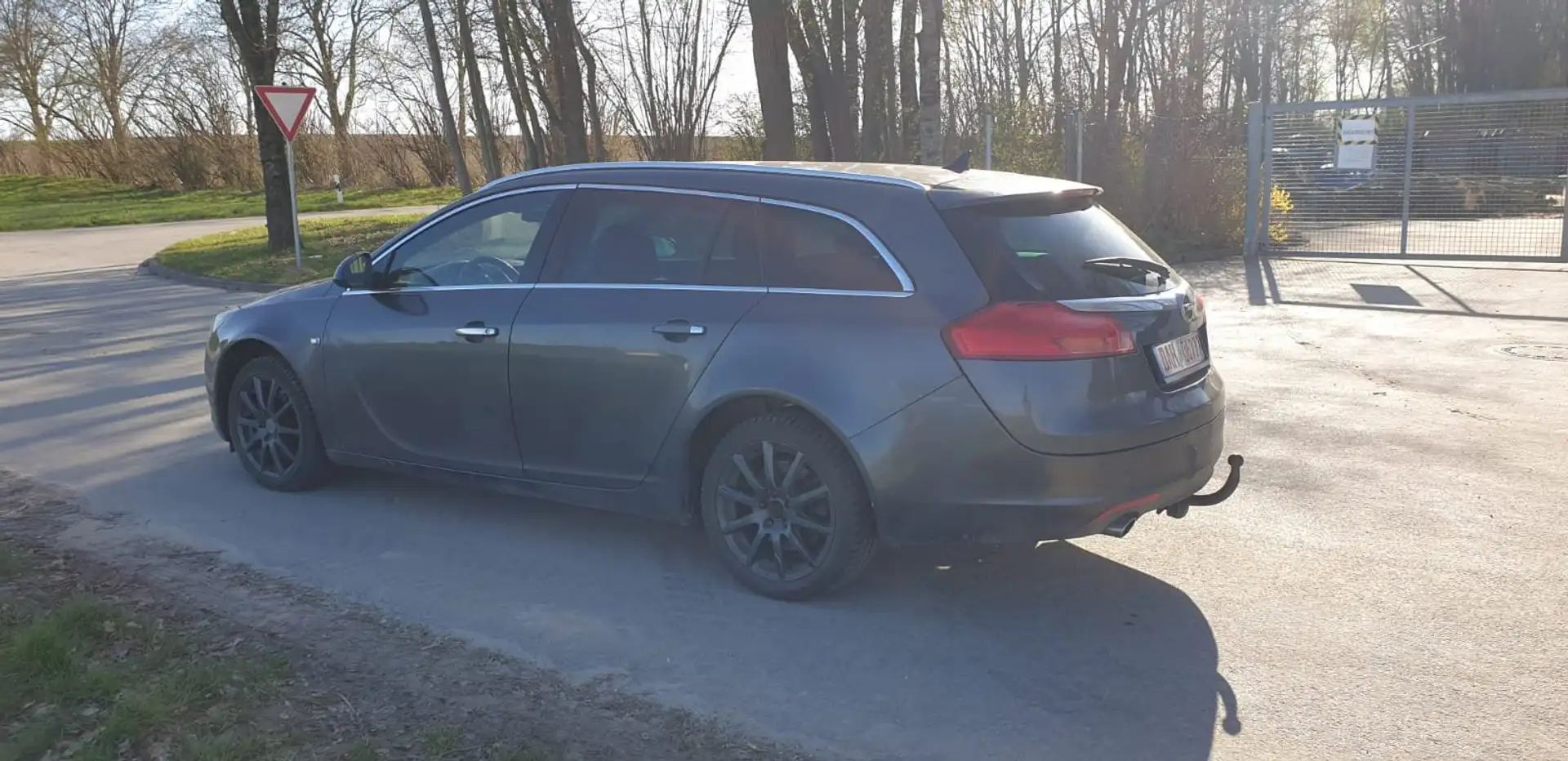 Opel Insignia Insignia 2.0 CDTI Sports Tourer Edition Grau - 1