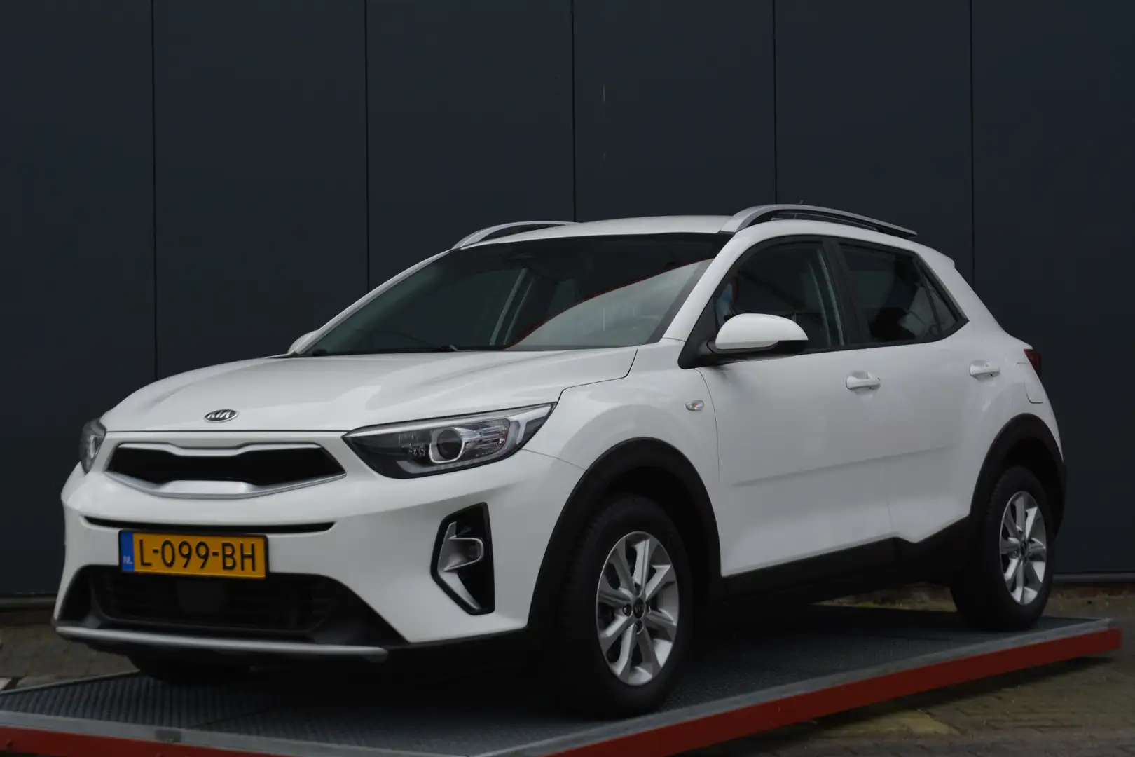 Kia Stonic 1.0 T-GDi MHEV DynamicLine Bianco - 1