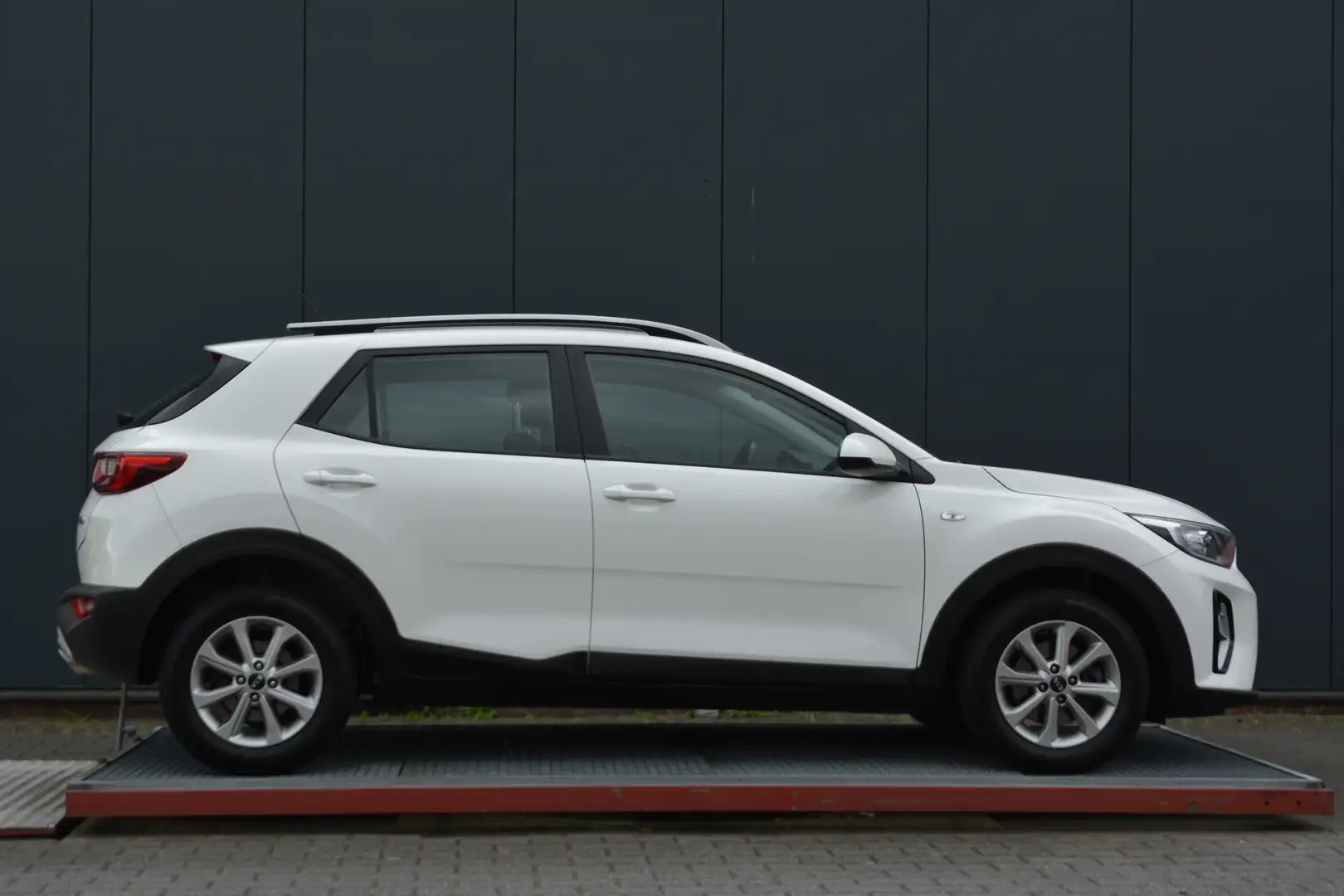 Kia Stonic 1.0 T-GDi MHEV DynamicLine Bianco - 2