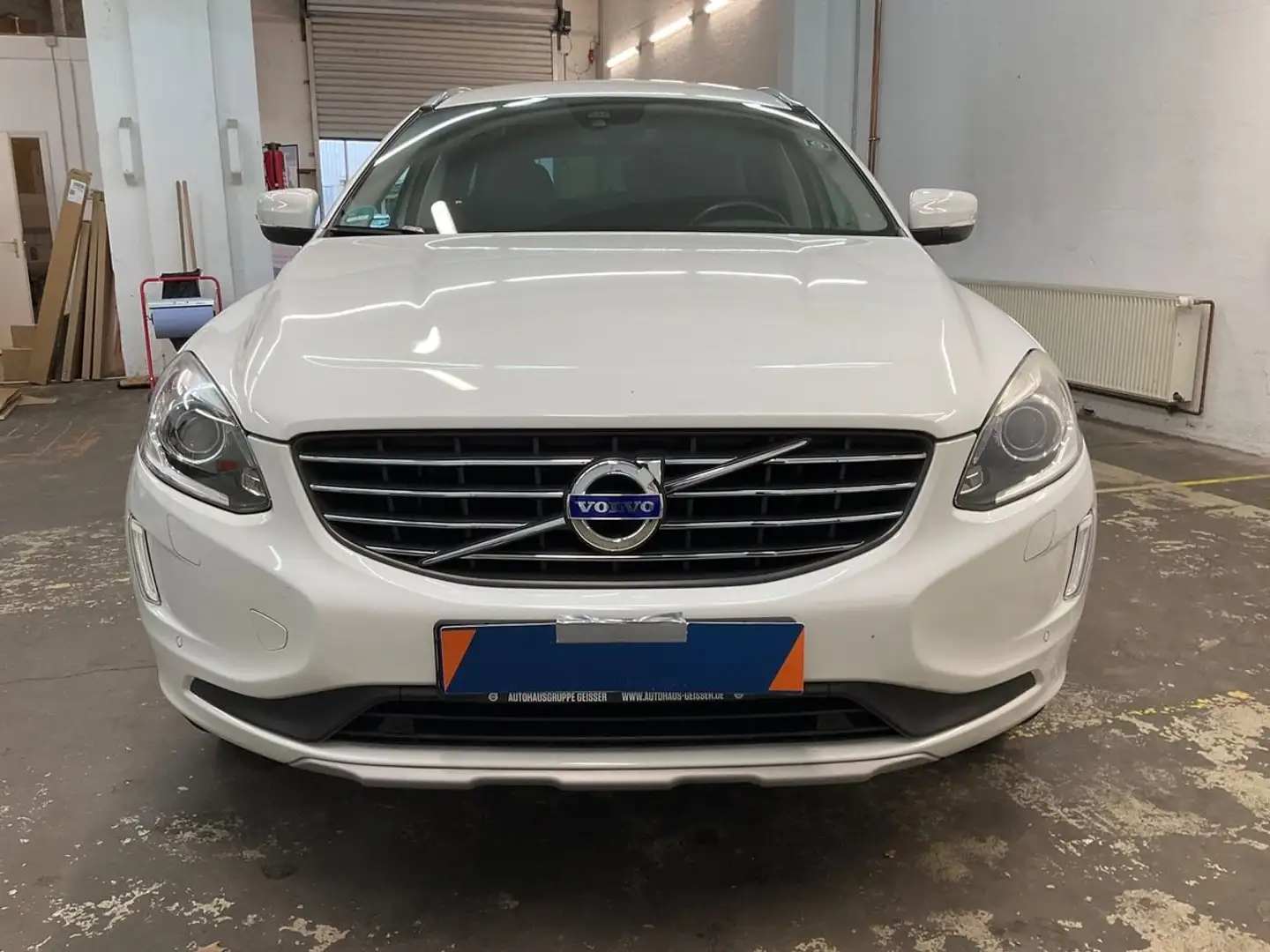 Volvo XC60 Summum 2WD 1HD NAVI AUT CAM PDC LEDER XEN Weiß - 2