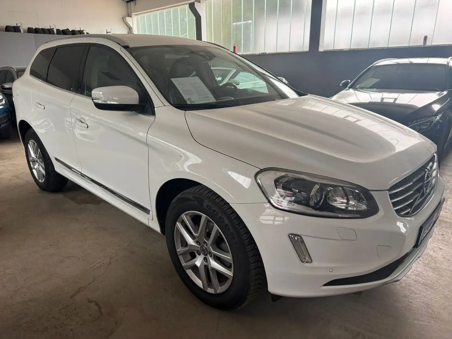 Volvo XC60 Summum CAM AUT NAV EUR6 LEDER XEN Blanc - 1