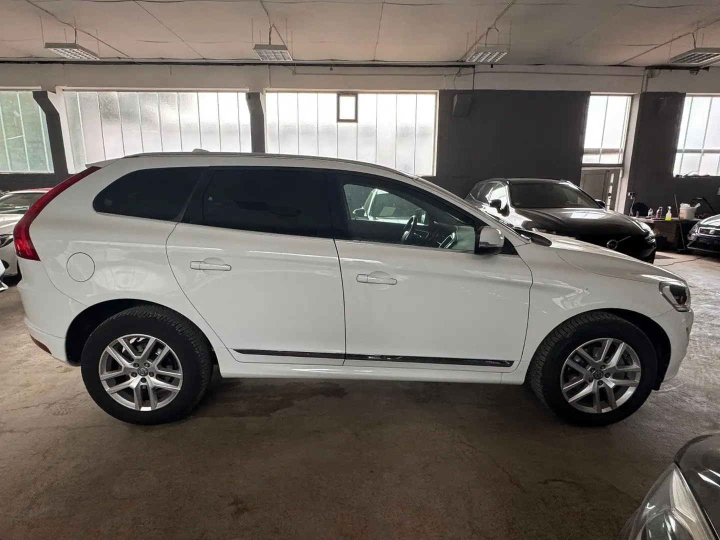 Volvo XC60 Summum CAM AUT NAV EUR6 LEDER XEN Blanc - 2