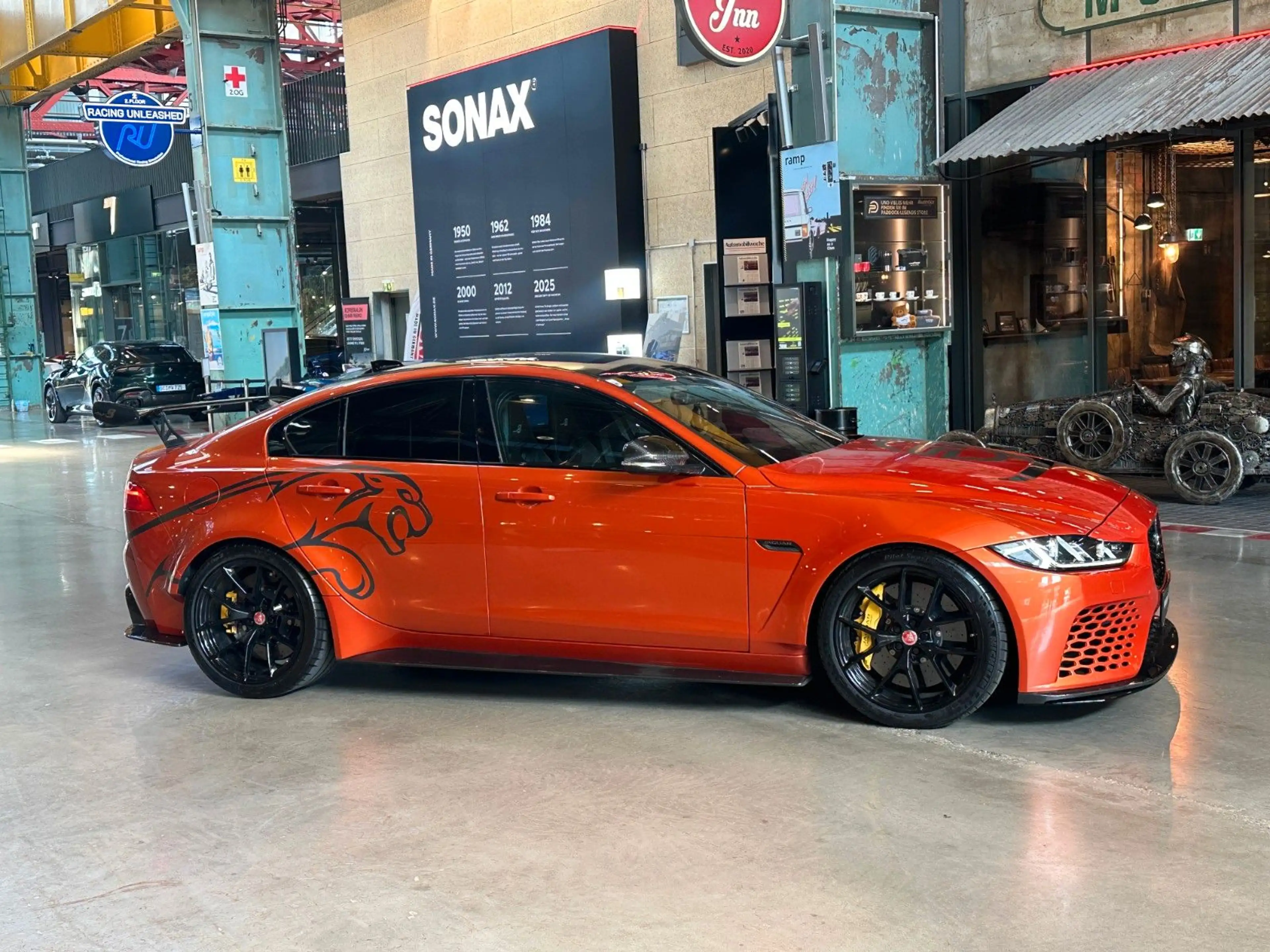 Jaguar XE SV Project 8/Track-Pack/Carbon-Ceramic-Brake — photo 5