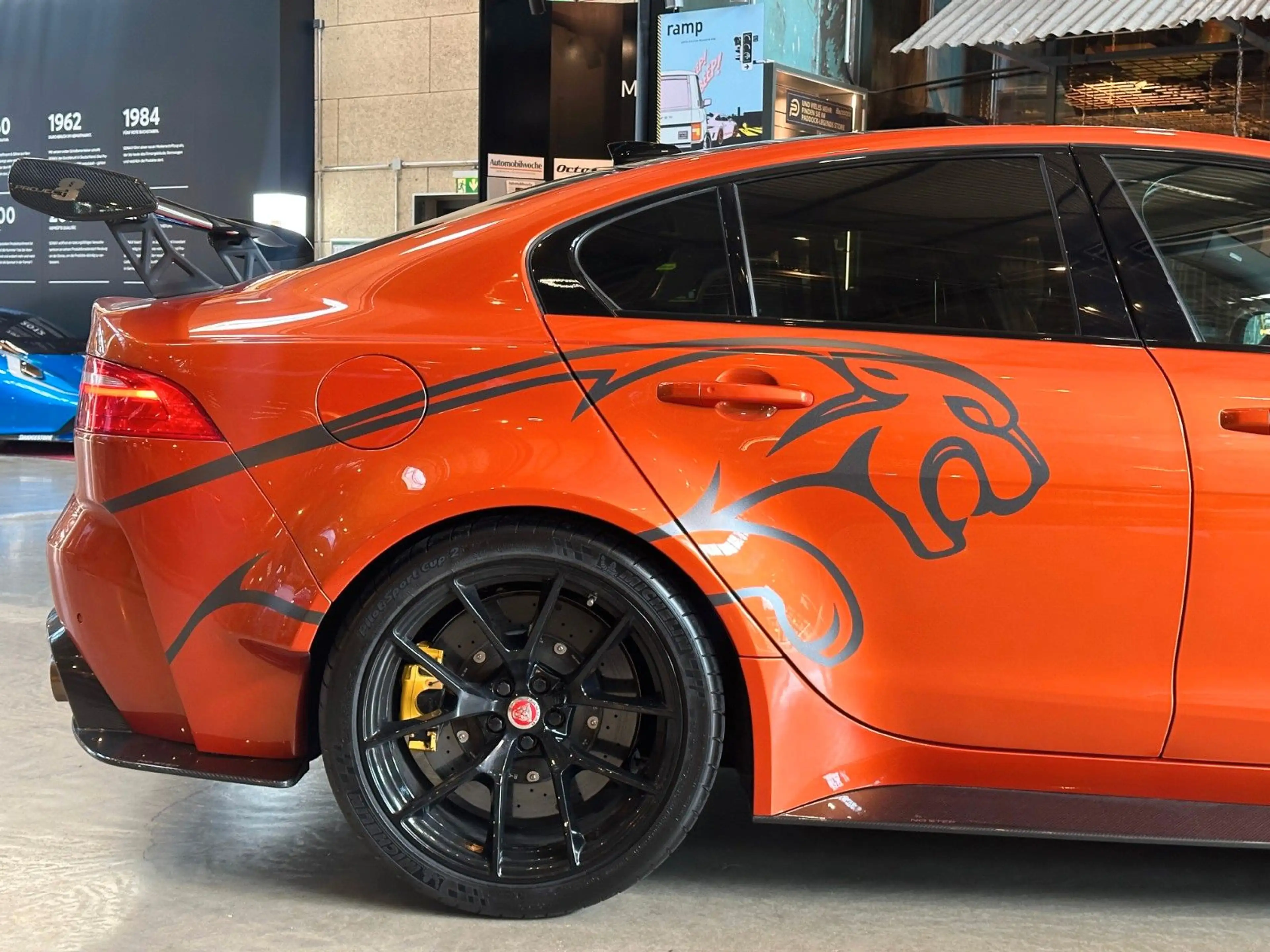 Jaguar XE SV Project 8/Track-Pack/Carbon-Ceramic-Brake — photo 12