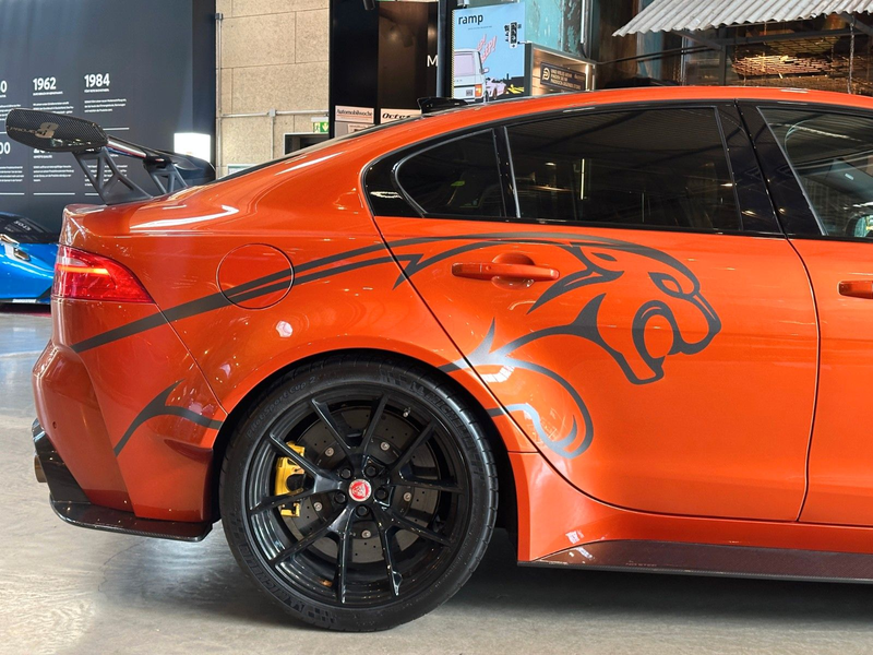 Jaguar XE SV Project 8/Track-Pack/Carbon-Ceramic-Brake — photo 12