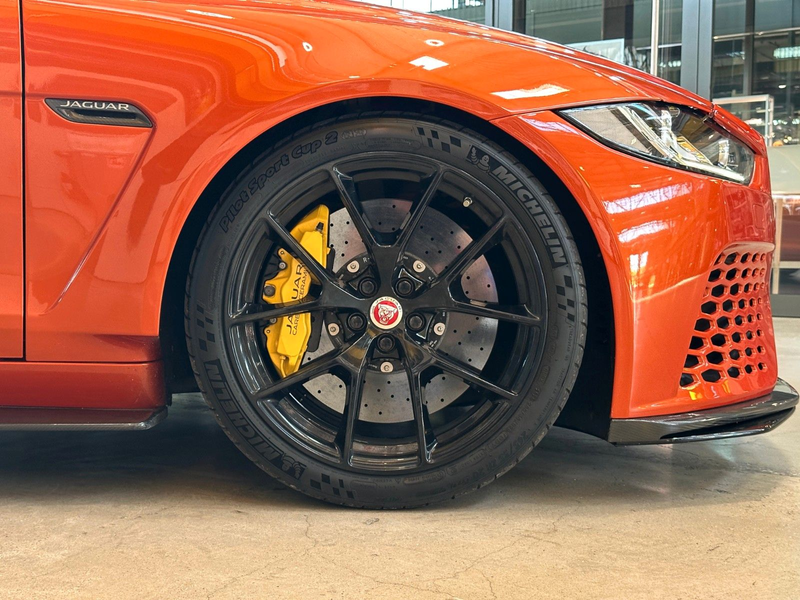 Jaguar XE SV Project 8/Track-Pack/Carbon-Ceramic-Brake — photo 11