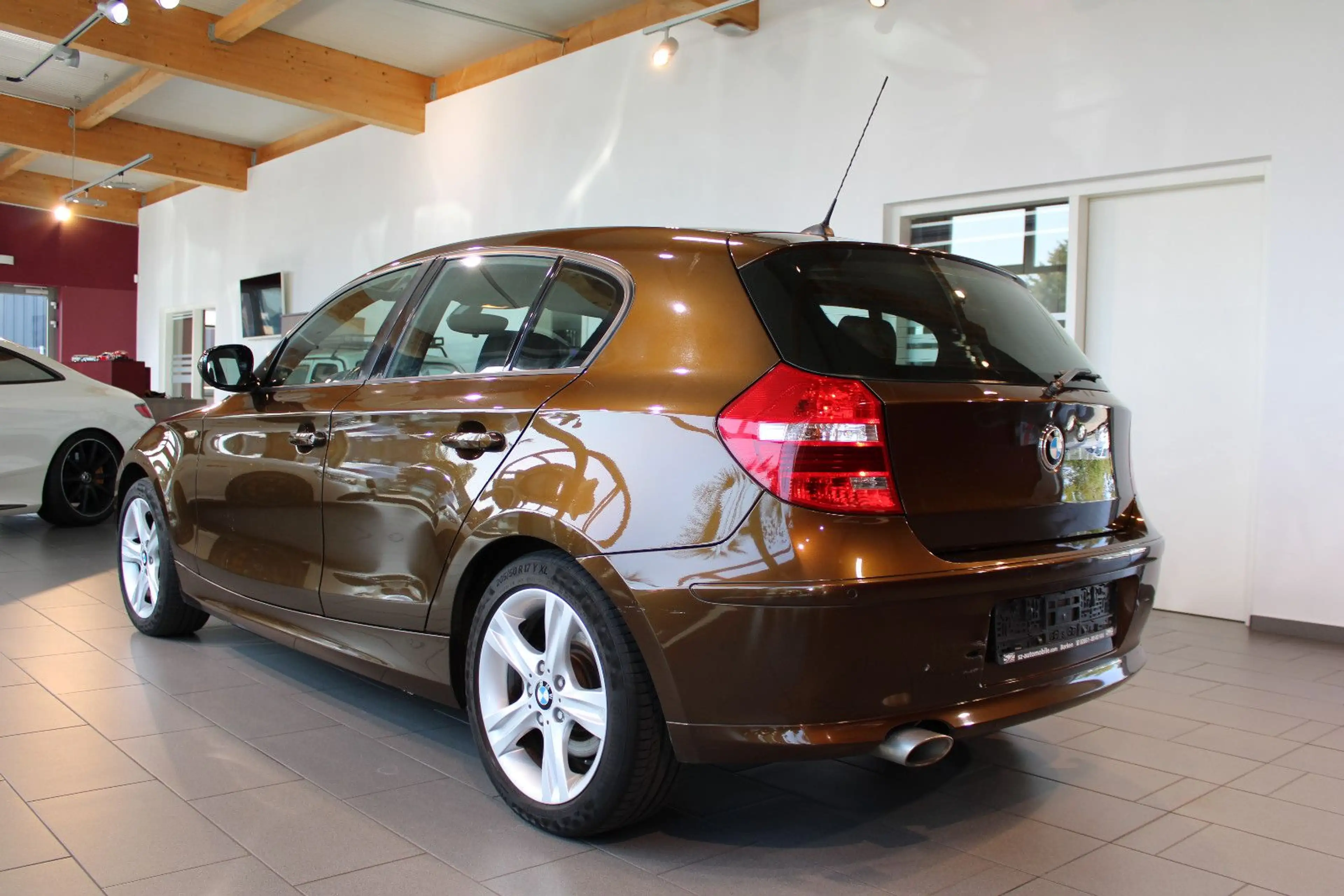 BMW 118 d Limousine Navi SHZ PDC — photo 4