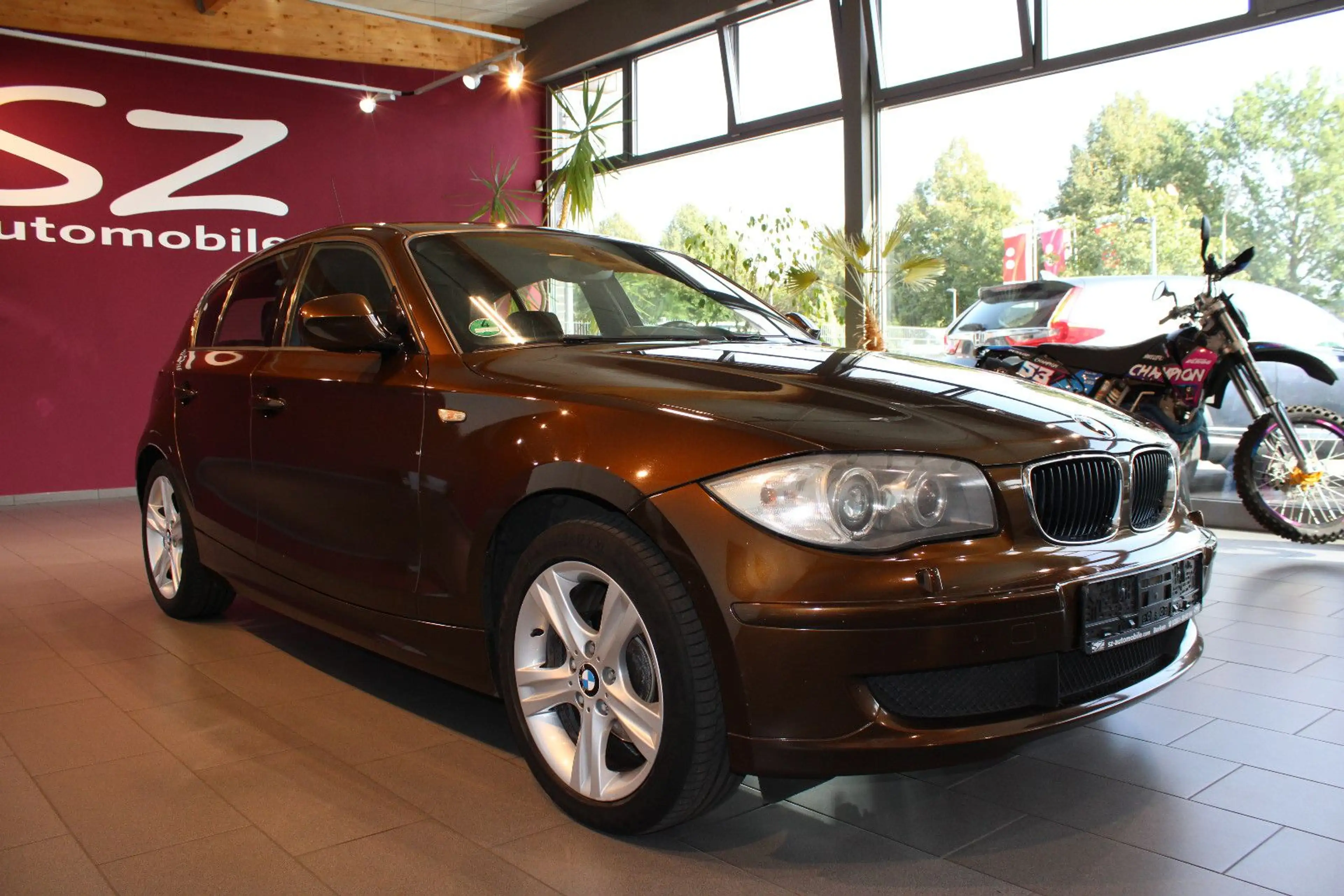 BMW 118 d Limousine Navi SHZ PDC