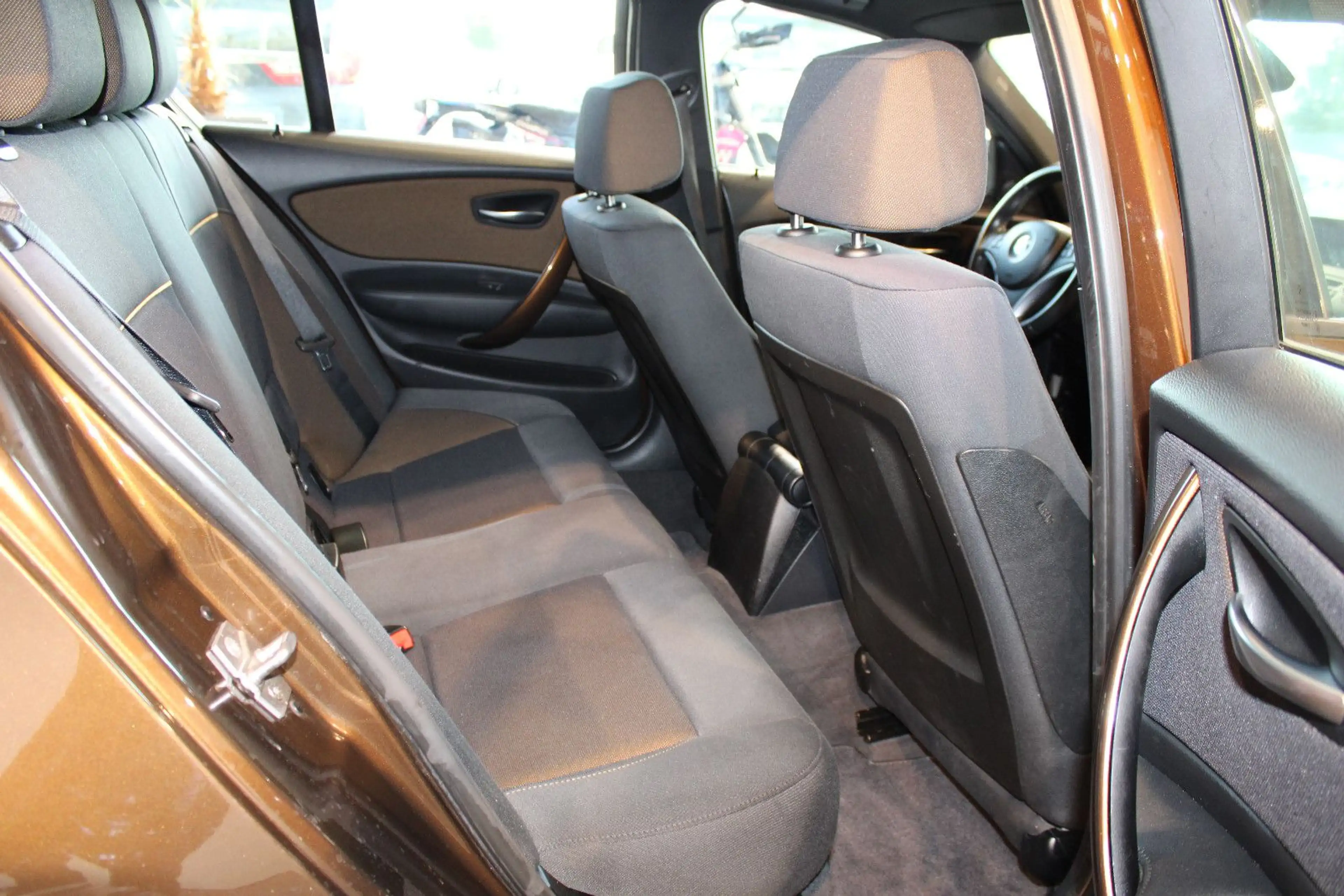 BMW 118 d Limousine Navi SHZ PDC — photo 14