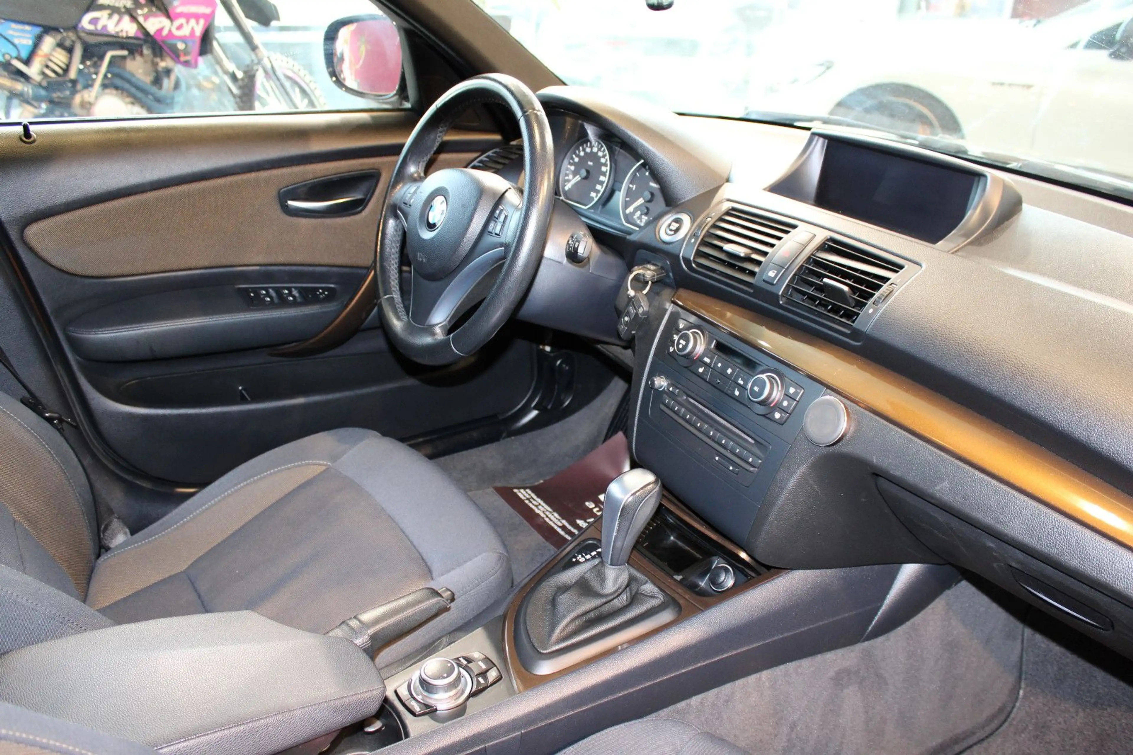 BMW 118 d Limousine Navi SHZ PDC — photo 12