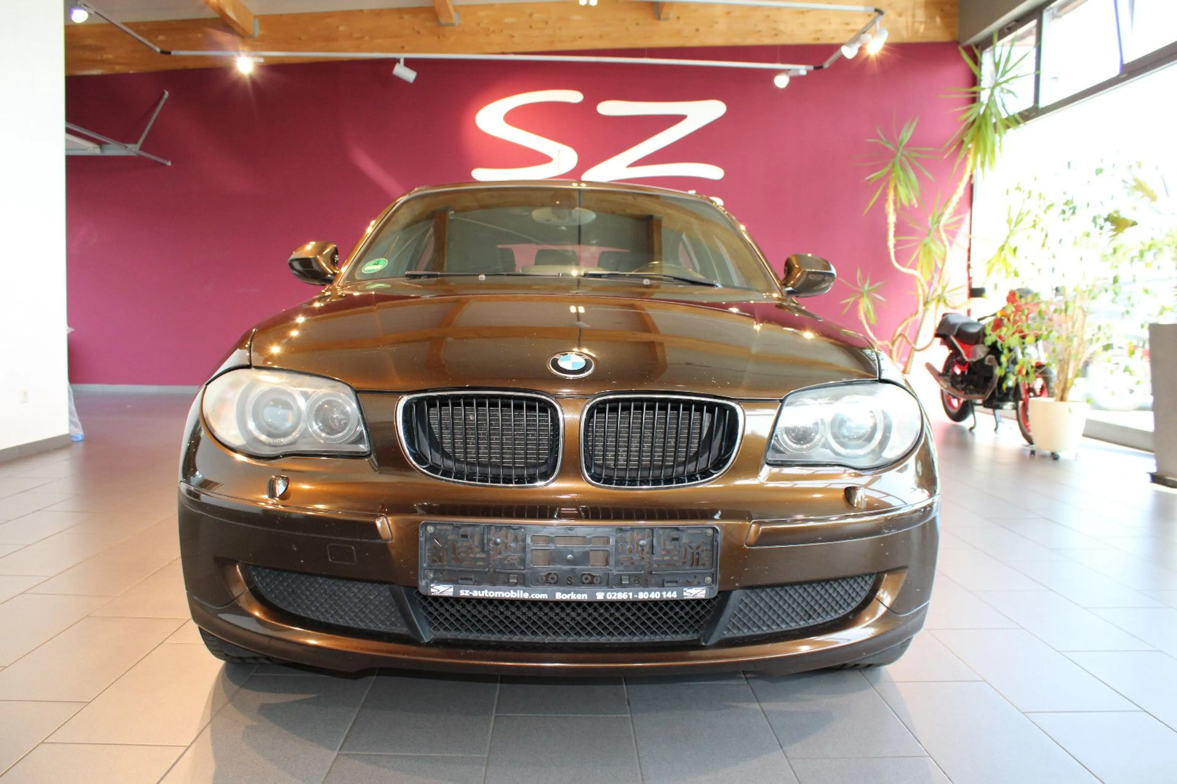 BMW 118 d Limousine Navi SHZ PDC — photo 2