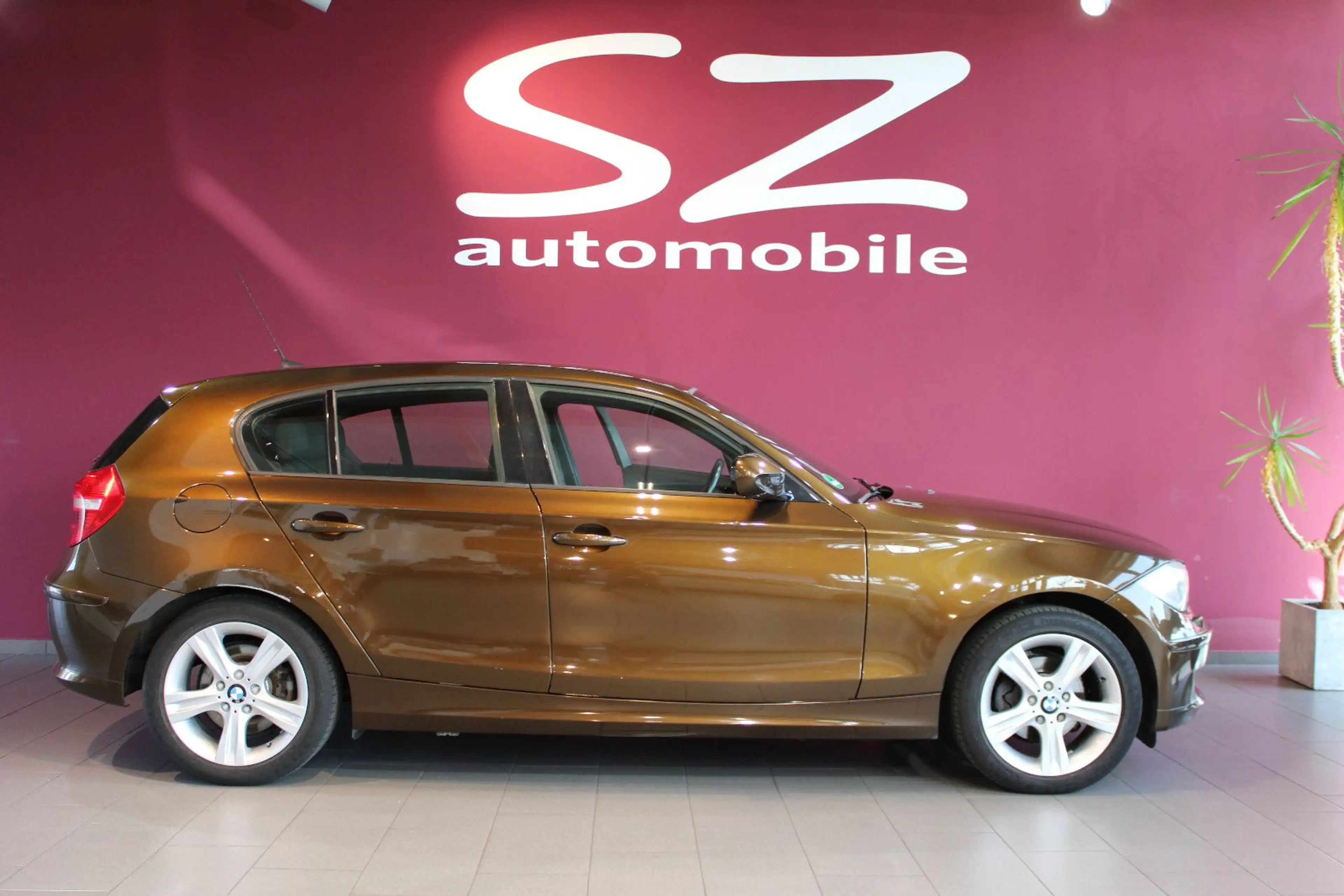 BMW 118 d Limousine Navi SHZ PDC — photo 7