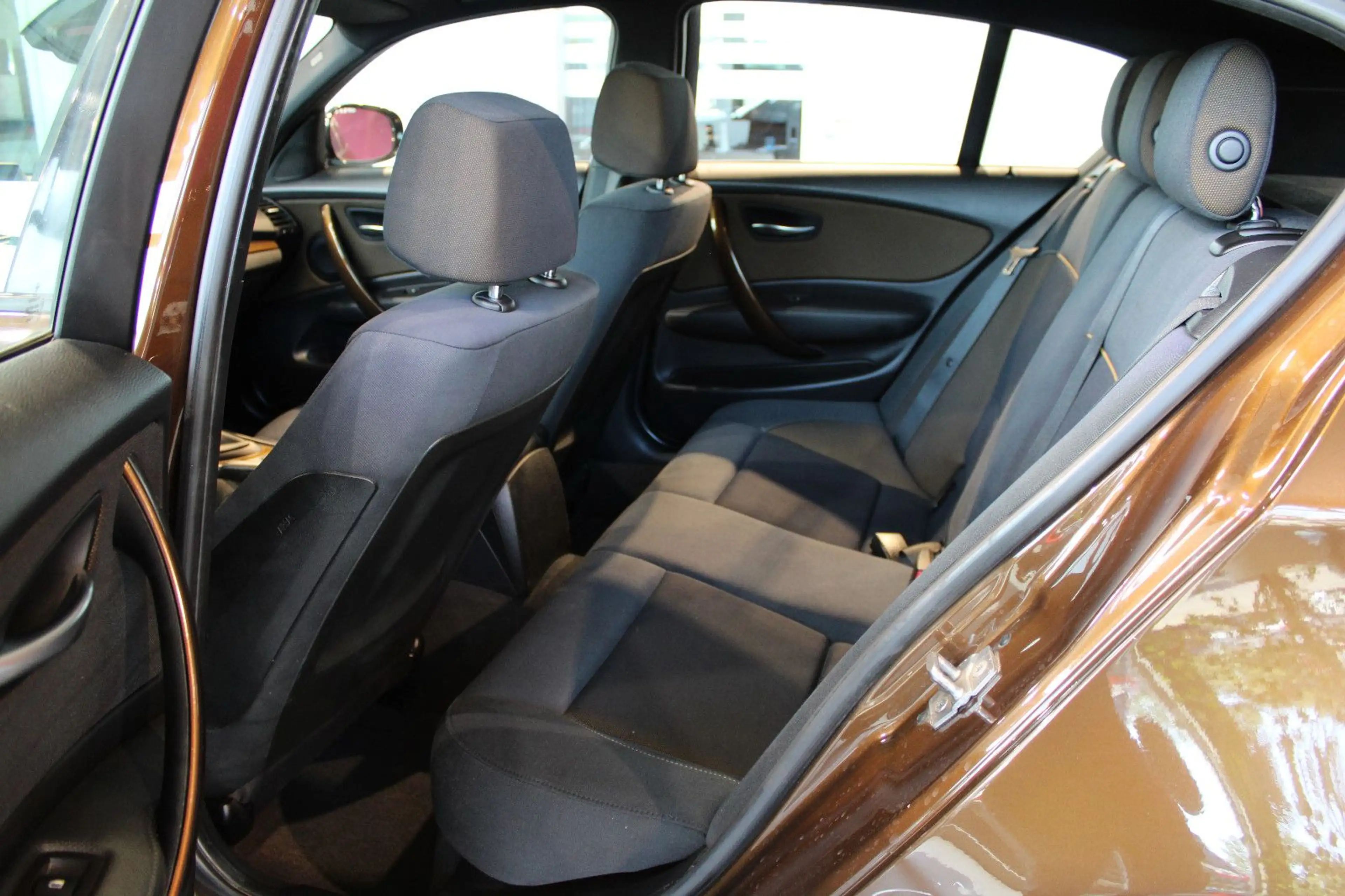 BMW 118 d Limousine Navi SHZ PDC — photo 9