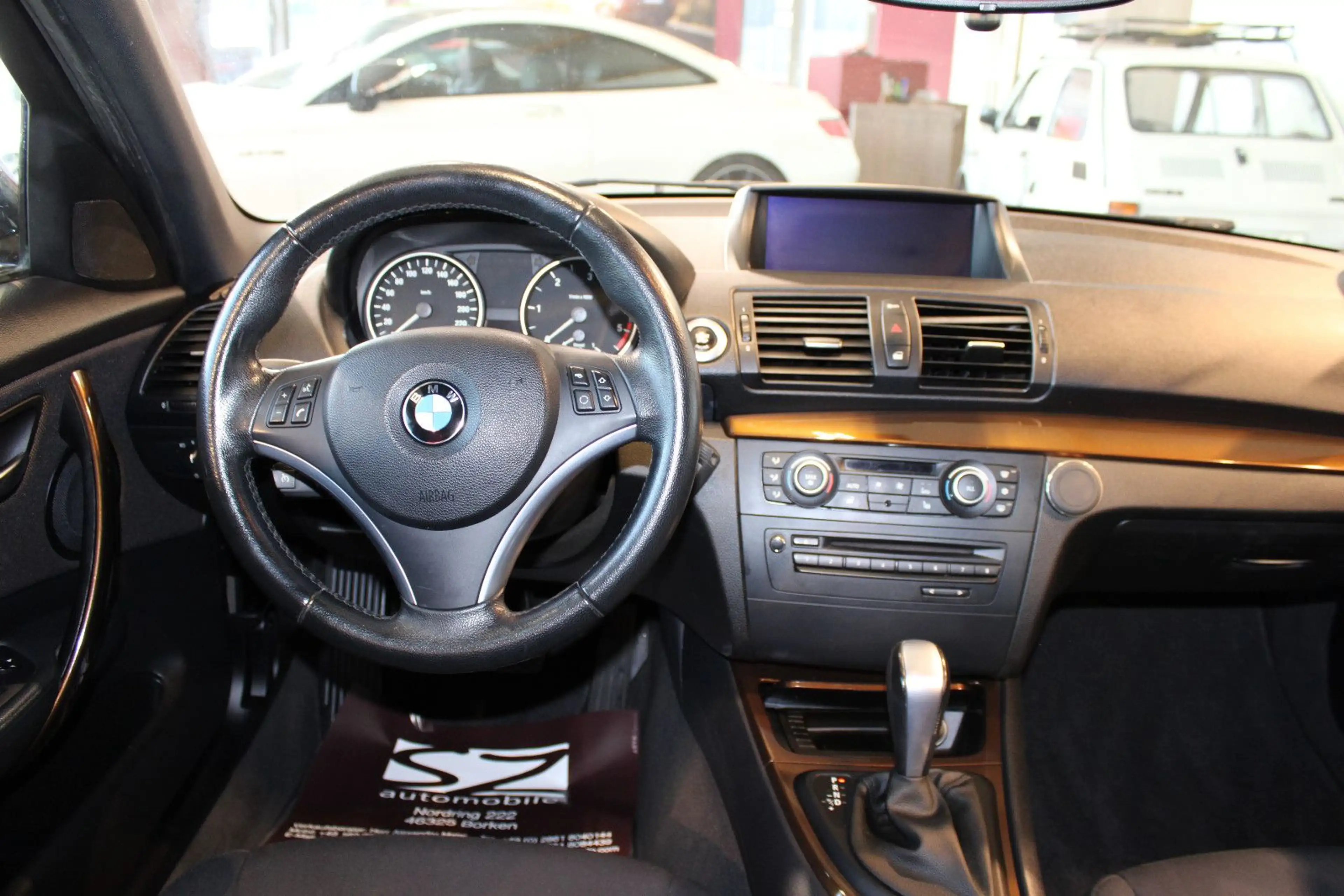 BMW 118 d Limousine Navi SHZ PDC — photo 10