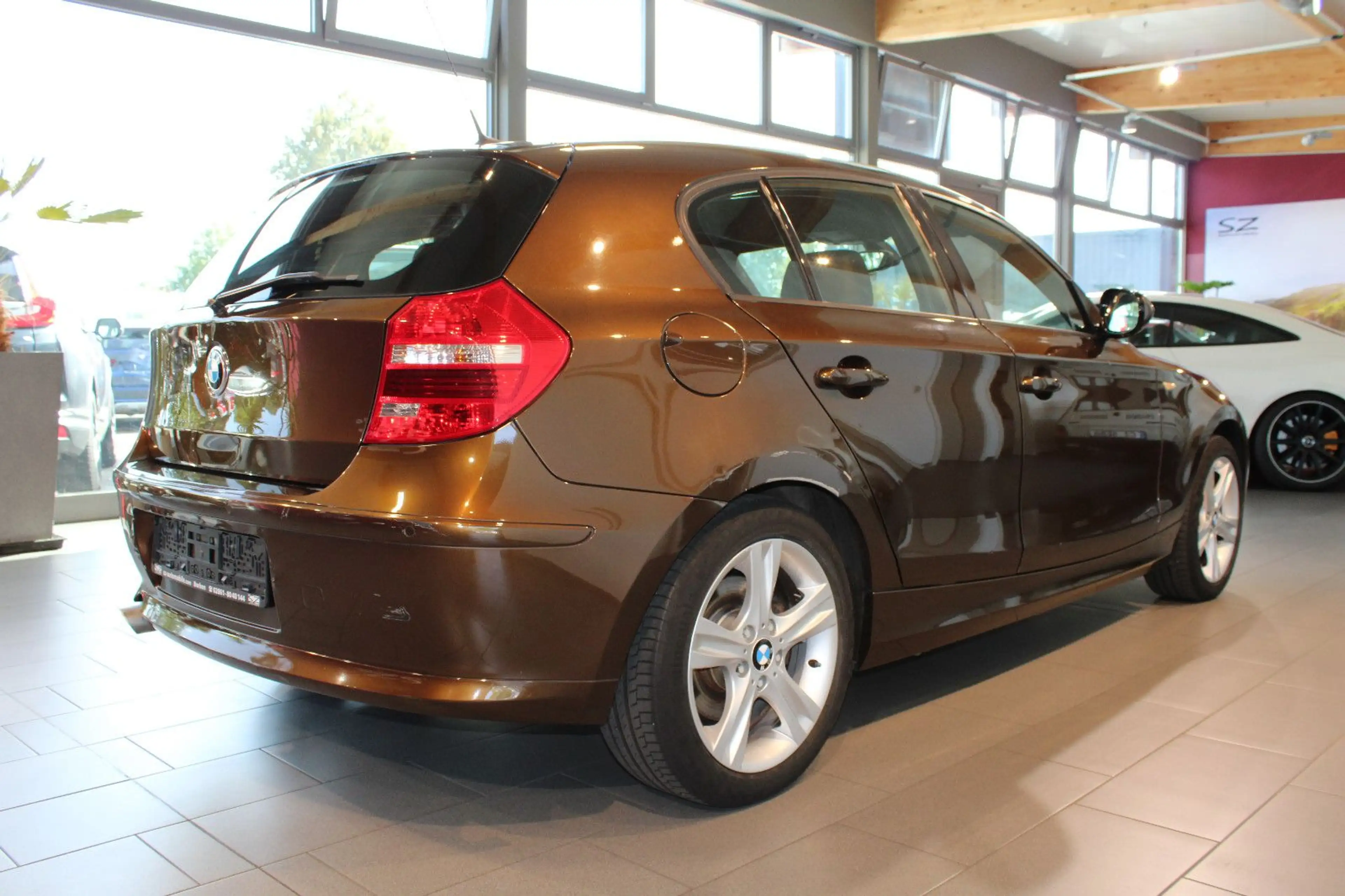 BMW 118 d Limousine Navi SHZ PDC — photo 6