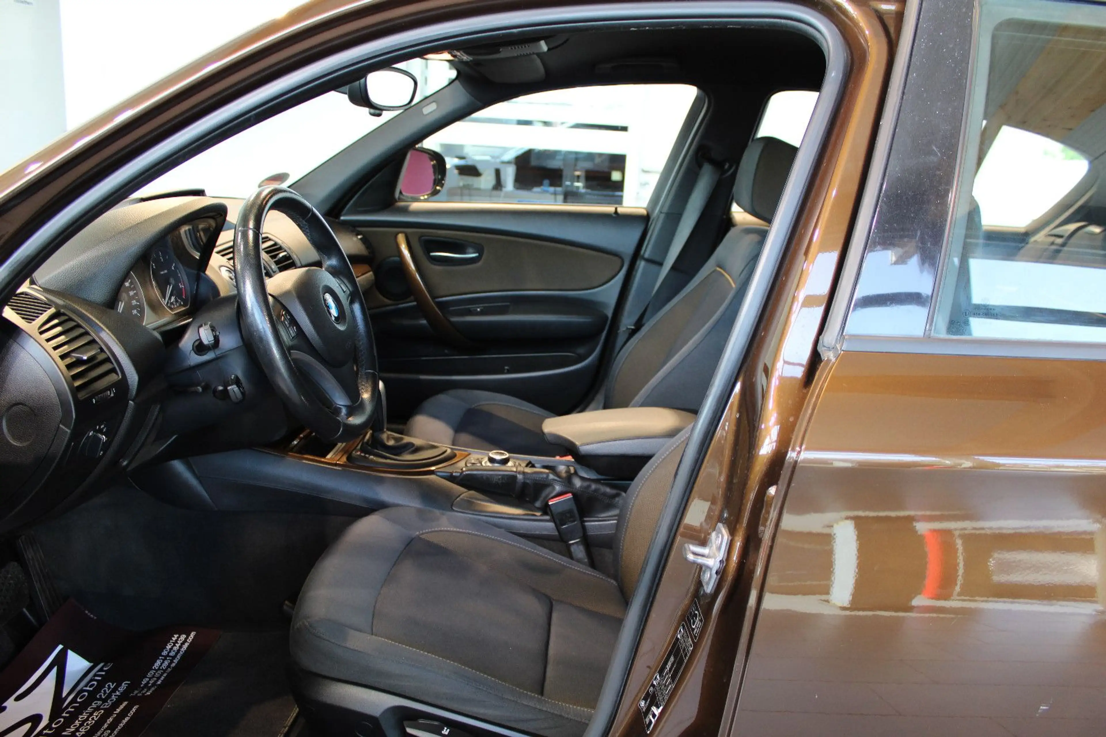 BMW 118 d Limousine Navi SHZ PDC — photo 8