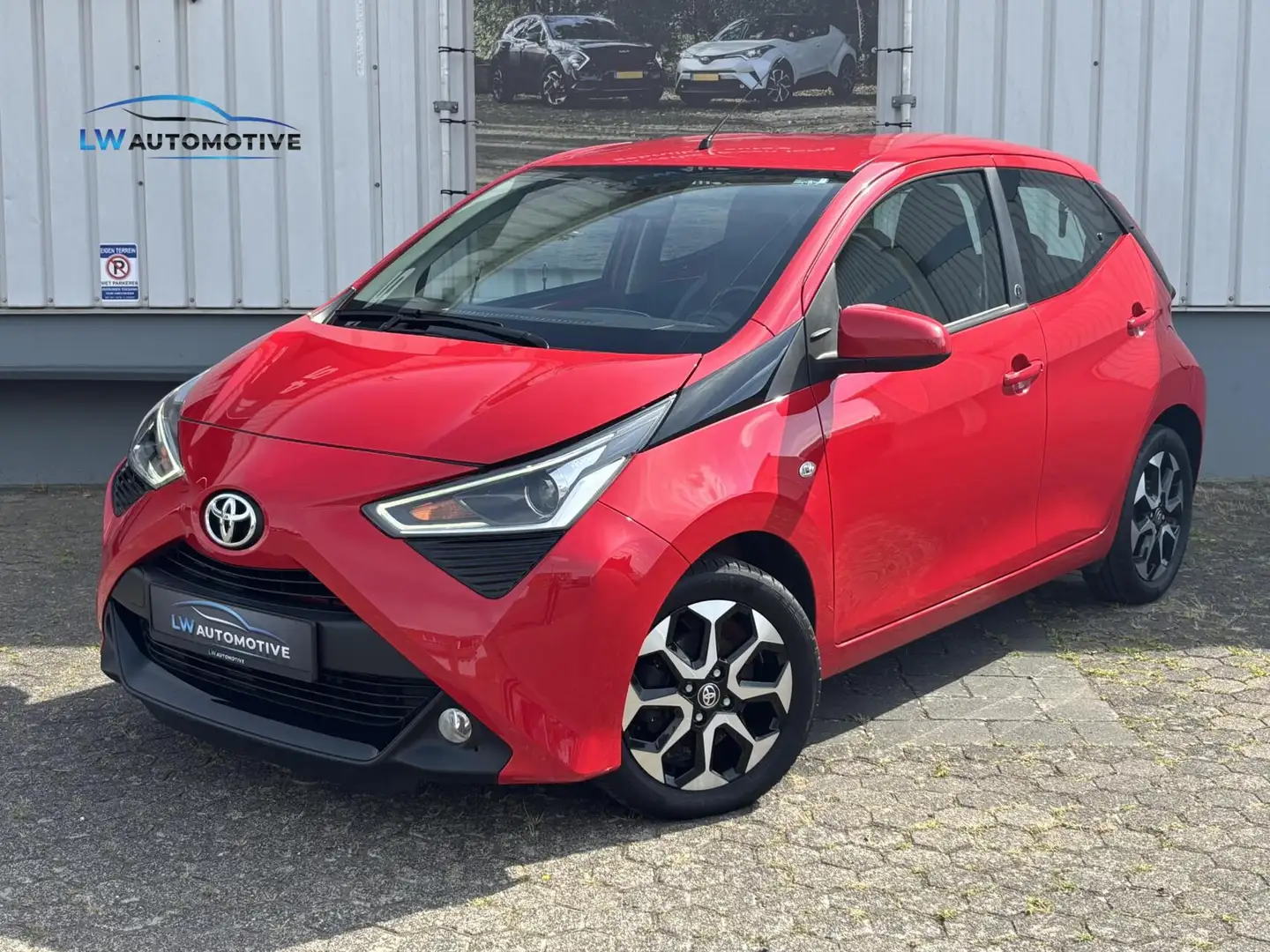 Toyota Aygo 1.0 VVT-i x-joy | 15'' velgen | Camera | Carplay Rojo - 1