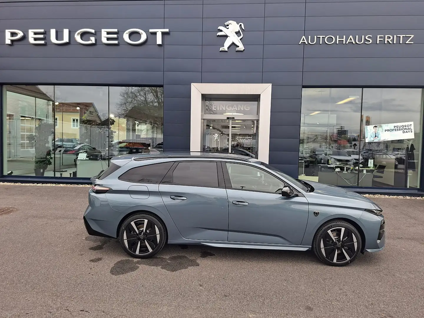 Peugeot 308 e SW 156PS 58kWh GT "Mai verfügbar, inkl. Aluwi... Blau - 2
