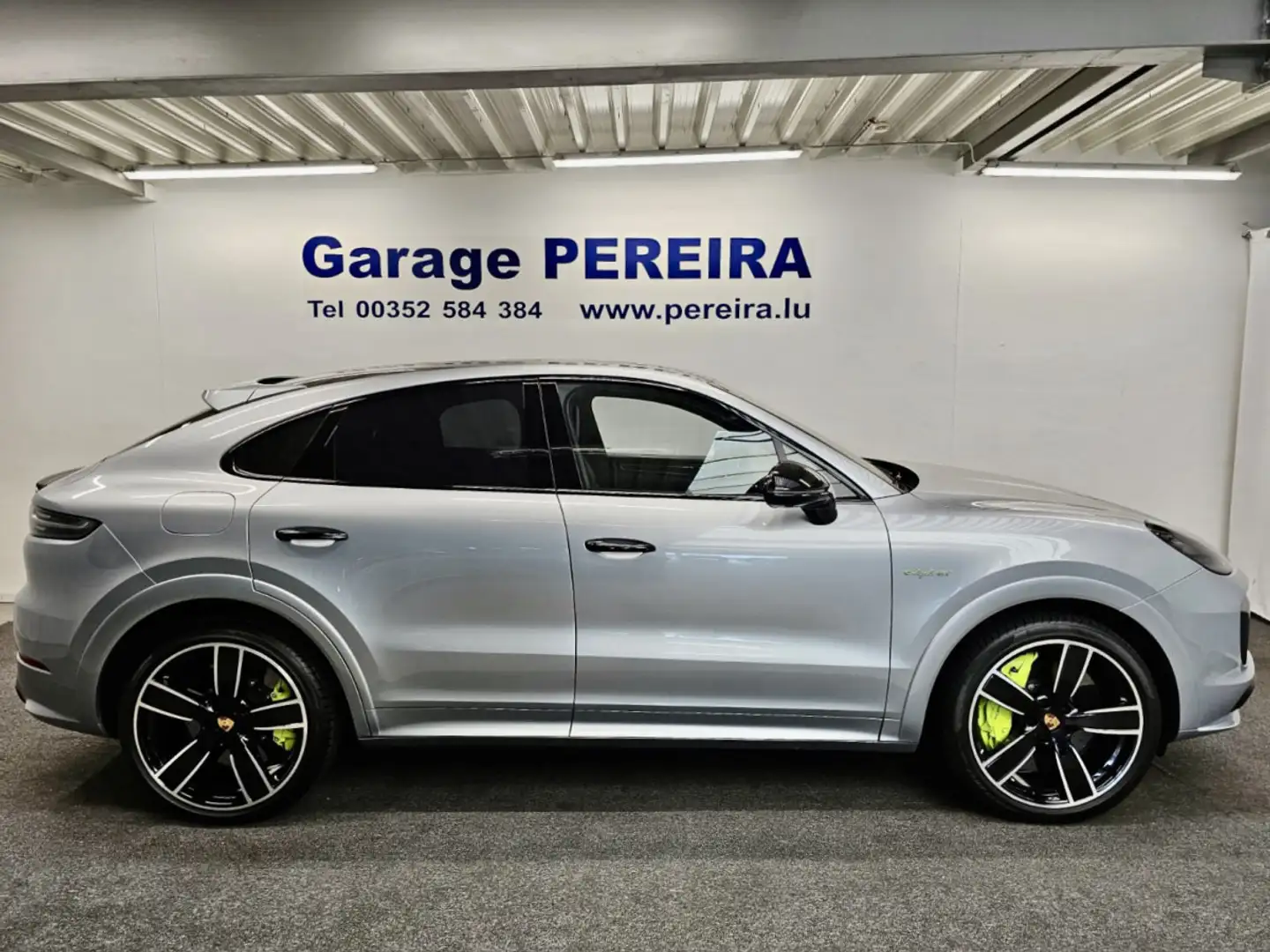 Porsche Cayenne COUPE TURBO S E-HYBRID KERAMIK SPORT PAKET PACK CH Gris - 2