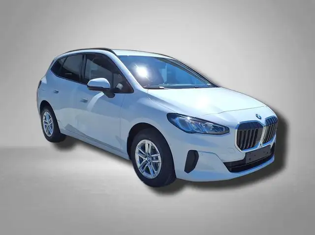 BMW 2 Series view 4