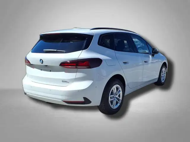 BMW 2 Series view 3